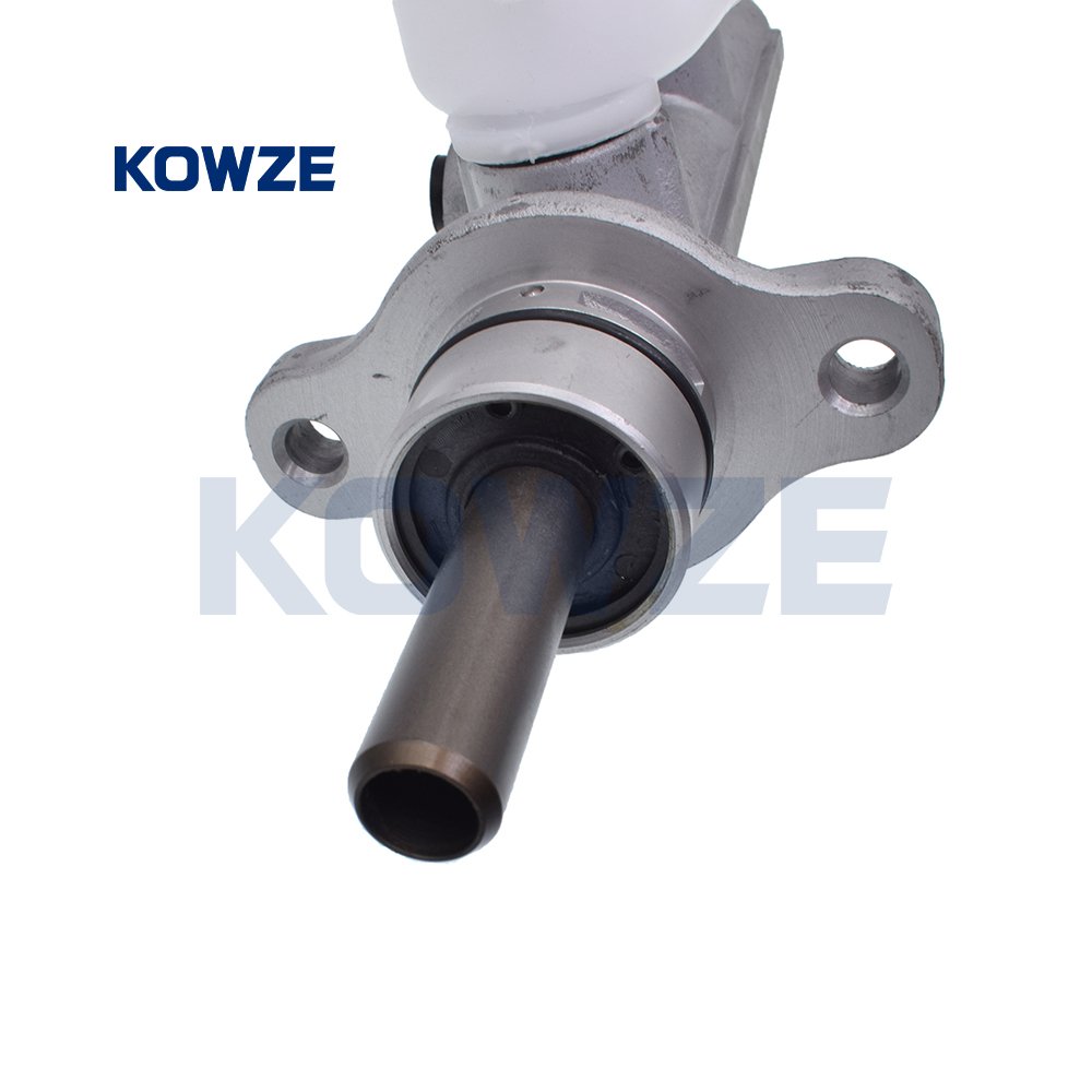 Brake Master Cylinder for Toyota Innova Fortuner Hilux KUN40 KUN51 KUN26 KUN60 47201-0K010