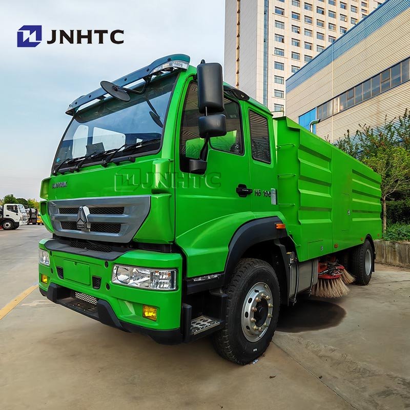 Sinotruk Howo H5 Road Sweeper Truck 4X2 Vehicle-Mounted Road Salt Spreader Snow Melting Machine Truck