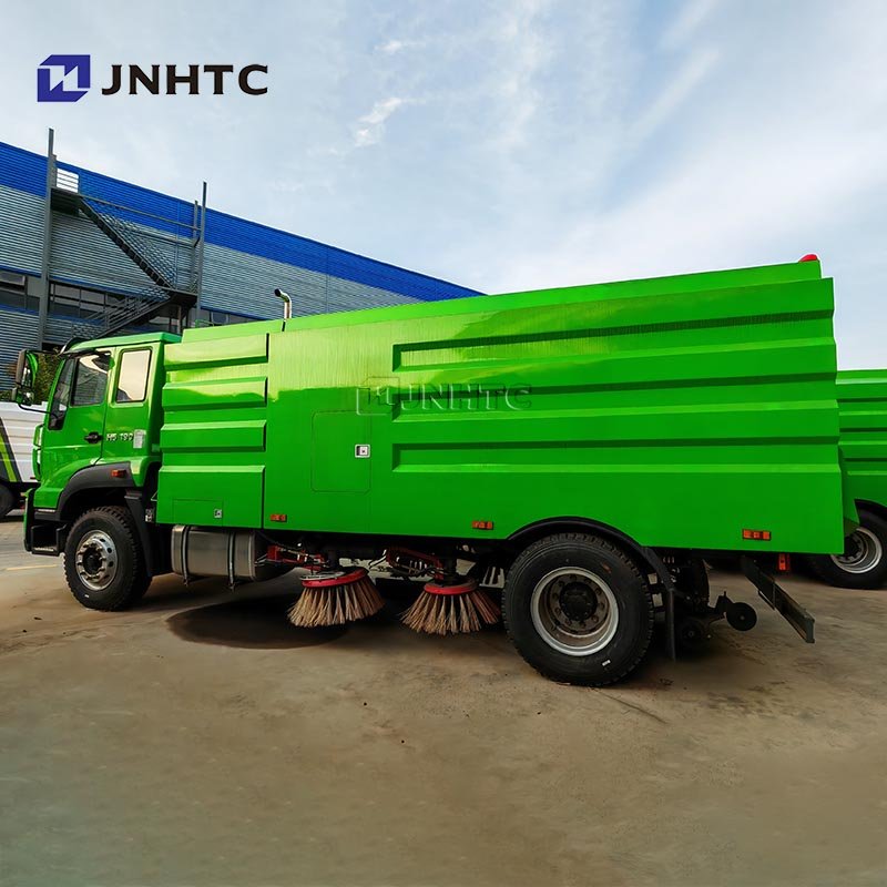 Sinotruk Howo H5 Road Sweeper Truck 4X2 Vehicle-Mounted Road Salt Spreader Snow Melting Machine Truck