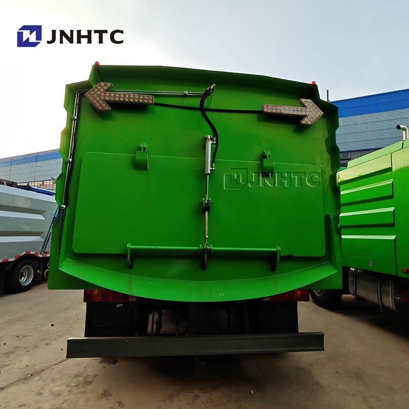 Sinotruk Howo H5 Road Sweeper Truck 4X2 Vehicle-Mounted Road Salt Spreader Snow Melting Machine Truck