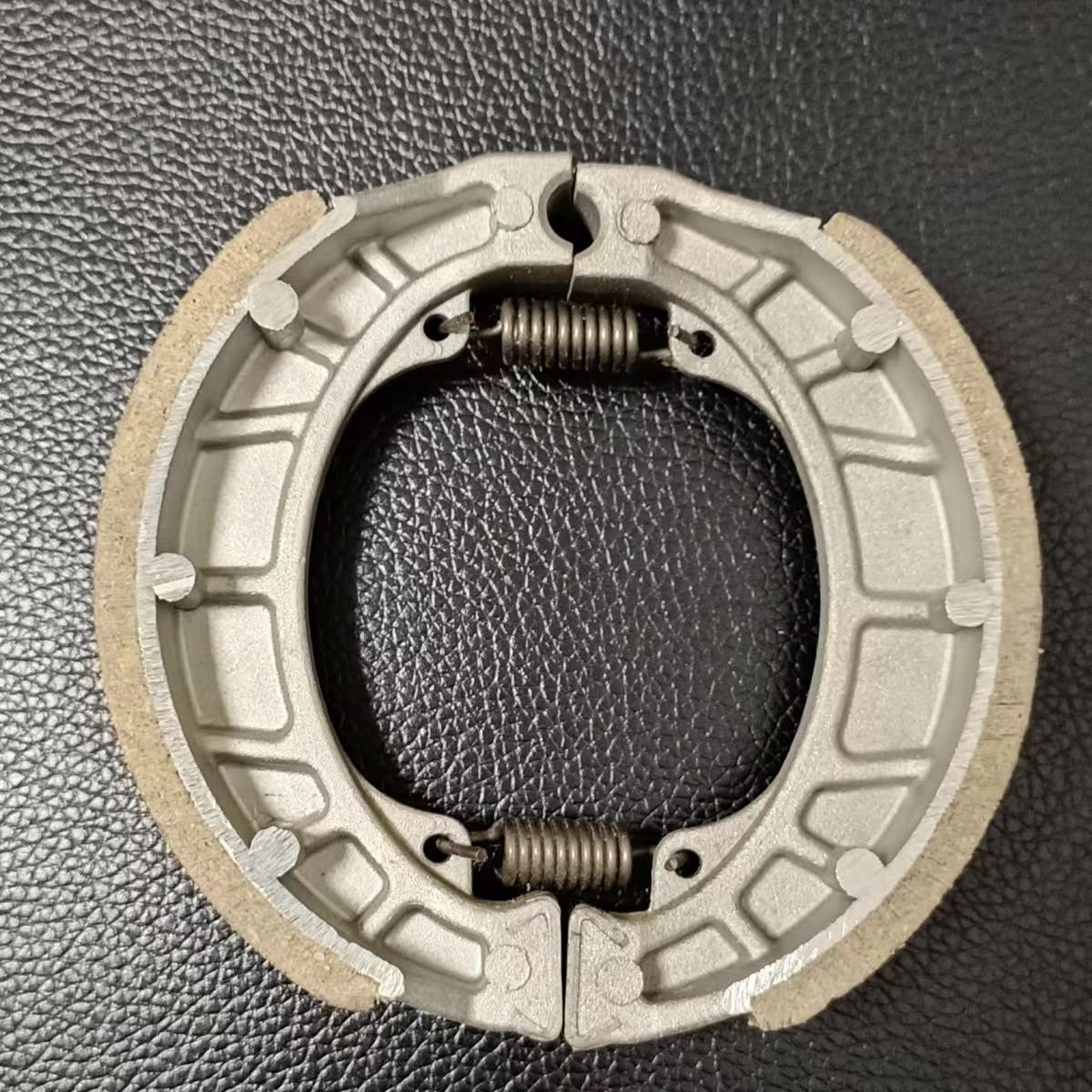 Wear Resistant and Durable Motorcycle Front Disc Brake Shoe Parts Wave Brake Shoes