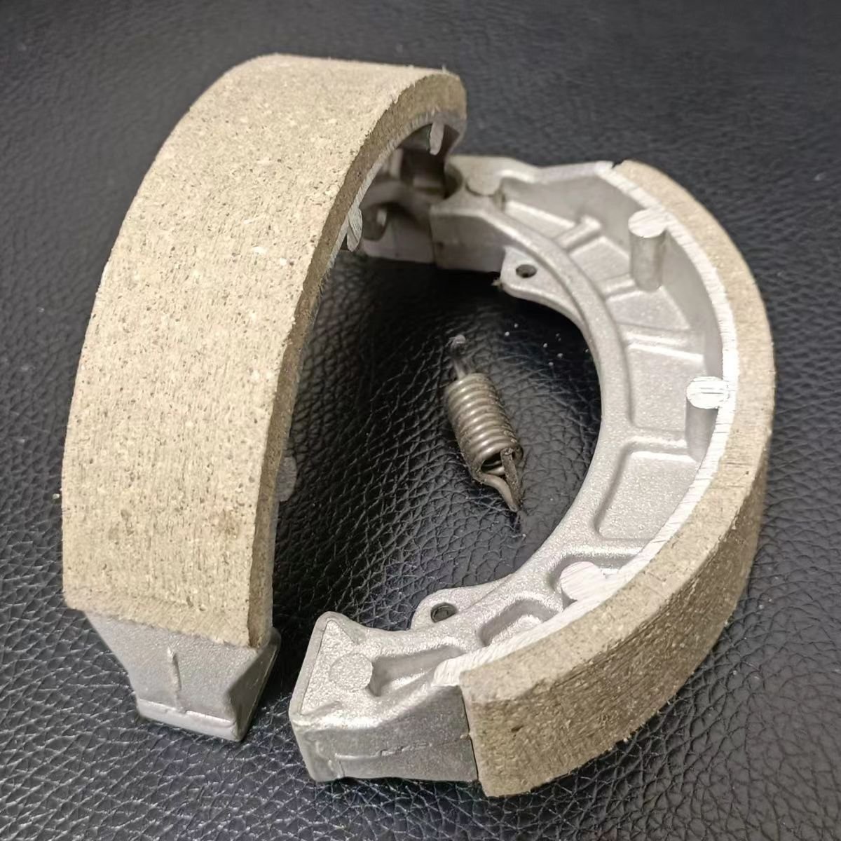 Wear Resistant and Durable Motorcycle Front Disc Brake Shoe Parts Wave Brake Shoes