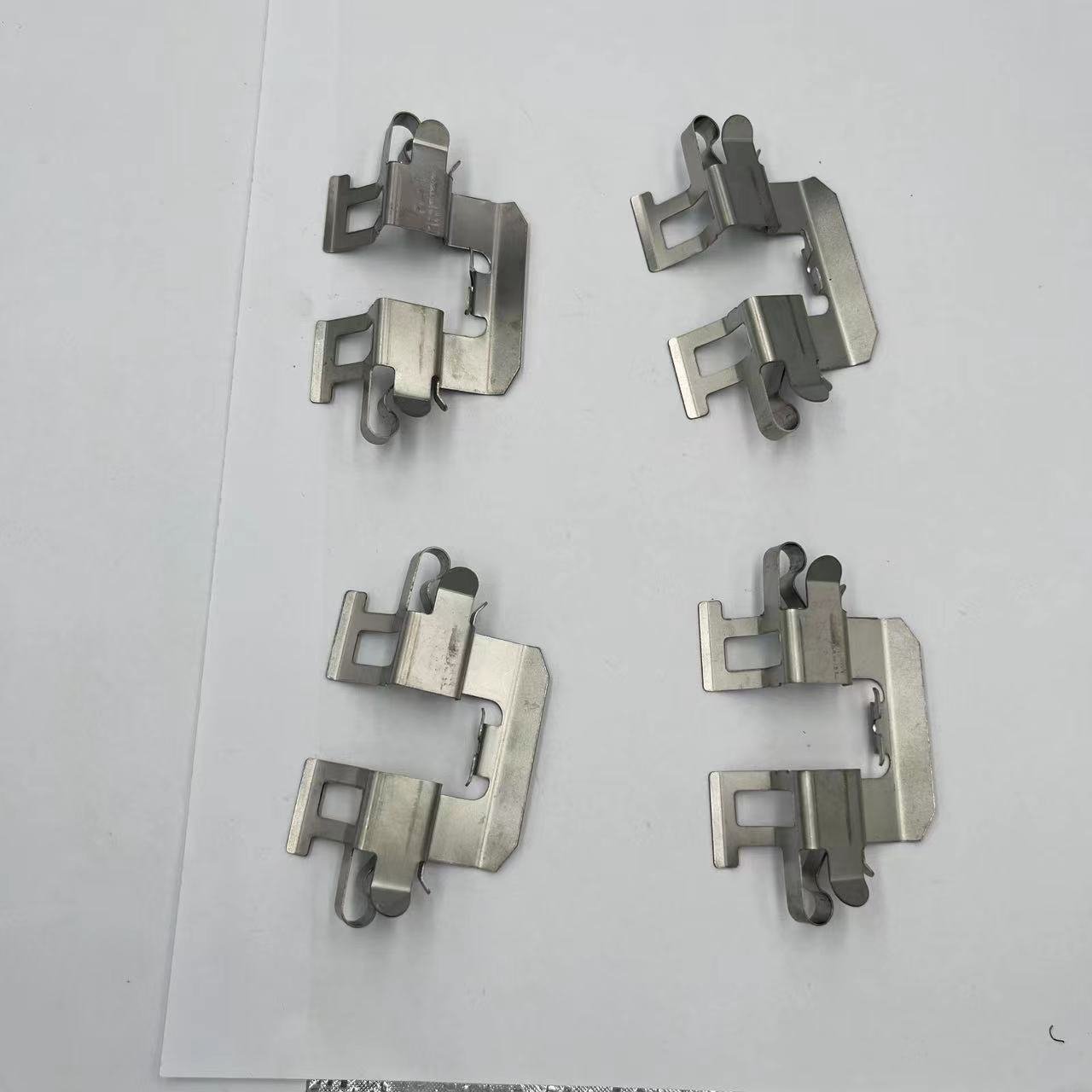 D1161 Anti-noise Brake Pad Repair Kit Brake Disc Accessories Kits Brake Stainless Steel Clip for Mazda / Ford 6E5Z-2200-B