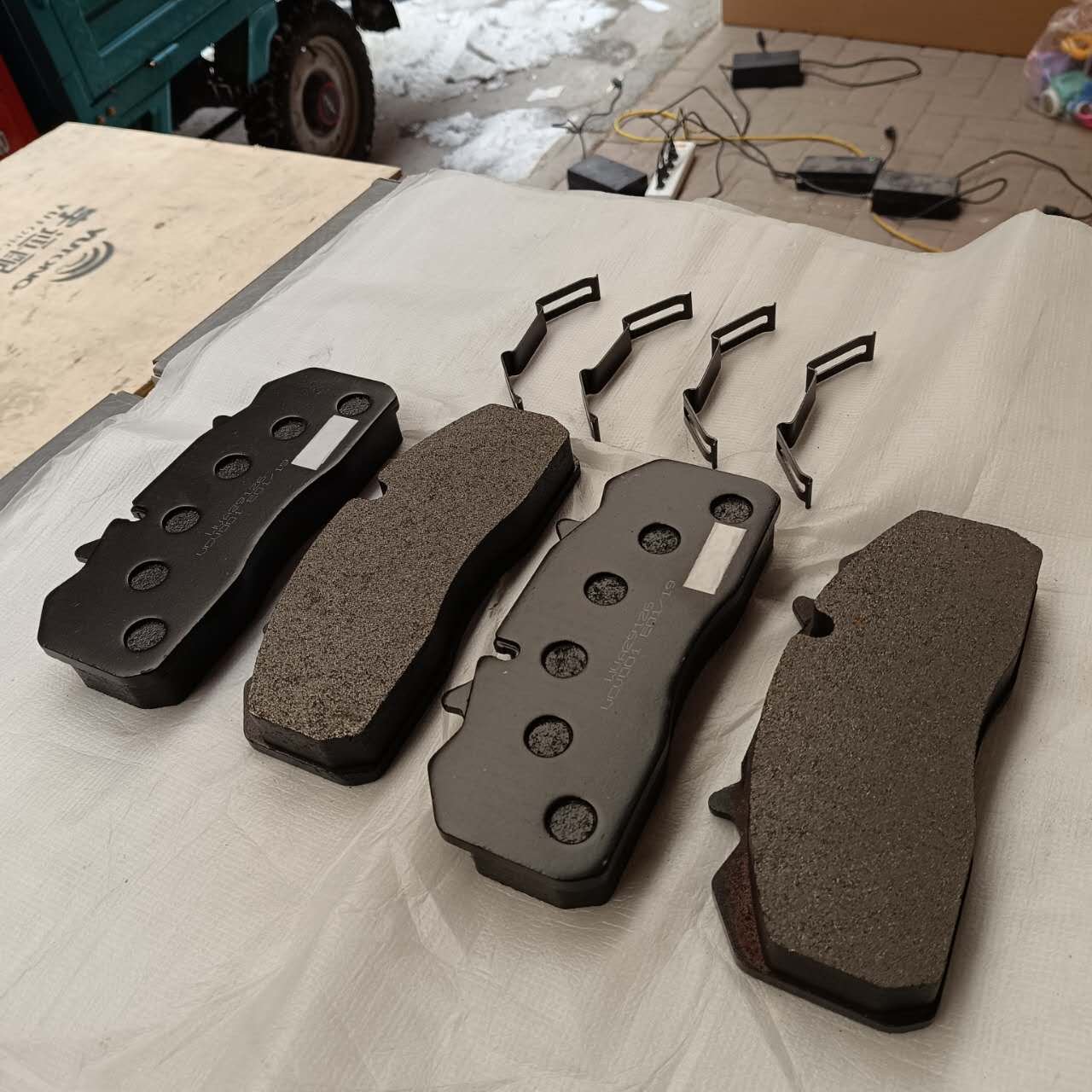 Wholesale China Wholesale Automobile Brake Pad OEM Low Price Rear and Front Brake Pads