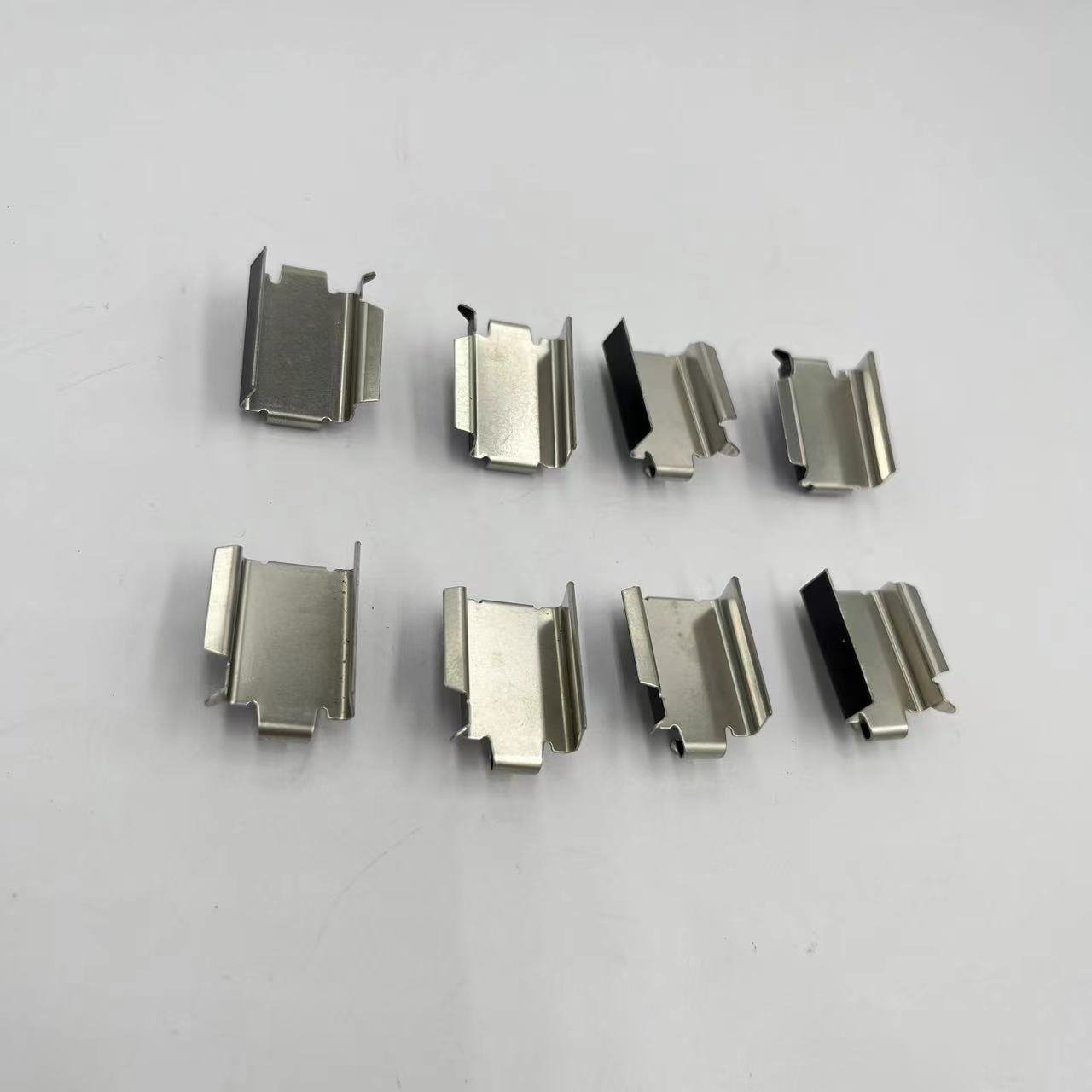 D1377 Anti-Noise Rear Disc Brake Hardware Kit Brake Pad Abutment Clip Clamp 8A8Z-2200-A Brake Pad Repair Kit