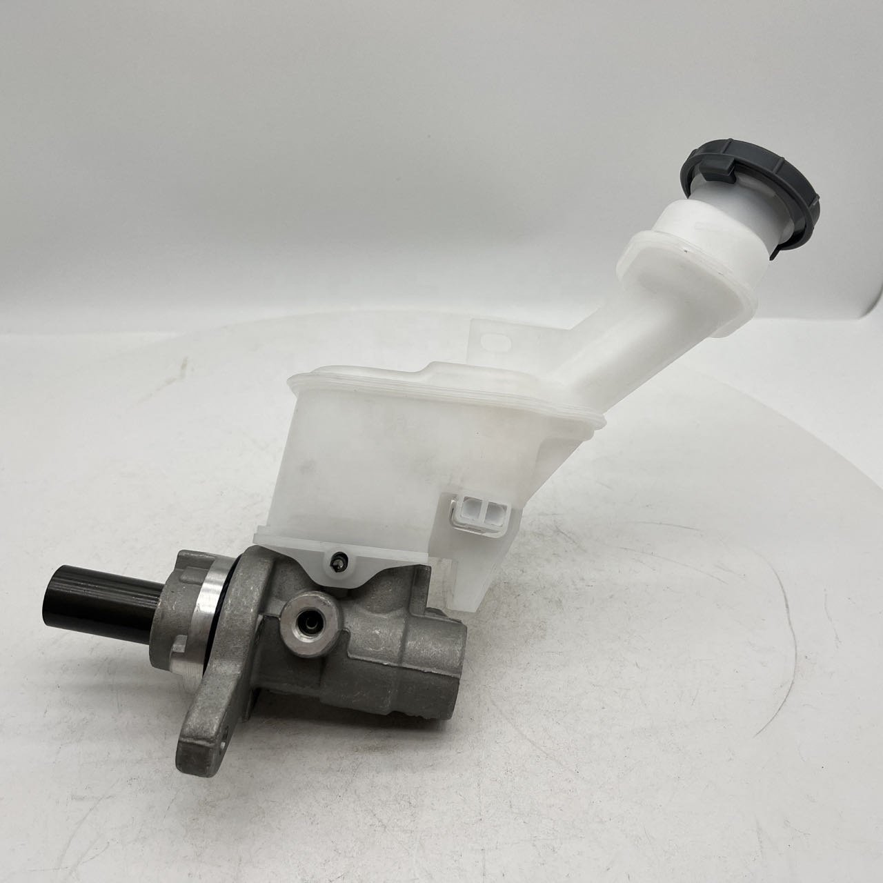 High Quality Factory Price Brake Master Cylinder for SUZUKI 51100-68L00