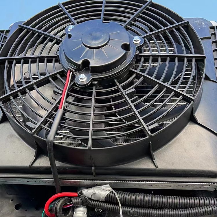 Battery Powered Sinotruk Howo 24V 12v Volt Semi diesel Actros Truck Cabin Parking Roof Sleeper air Conditioner Portable