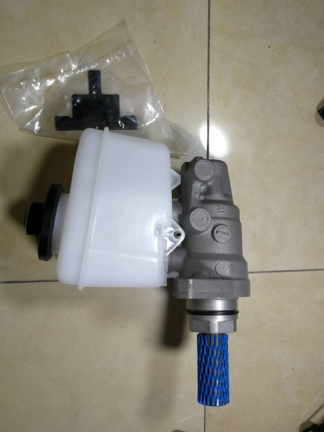 Brake Master Cylinder for RHD toyota Prado KDJ/GRJ/RZJ120 47028-60030