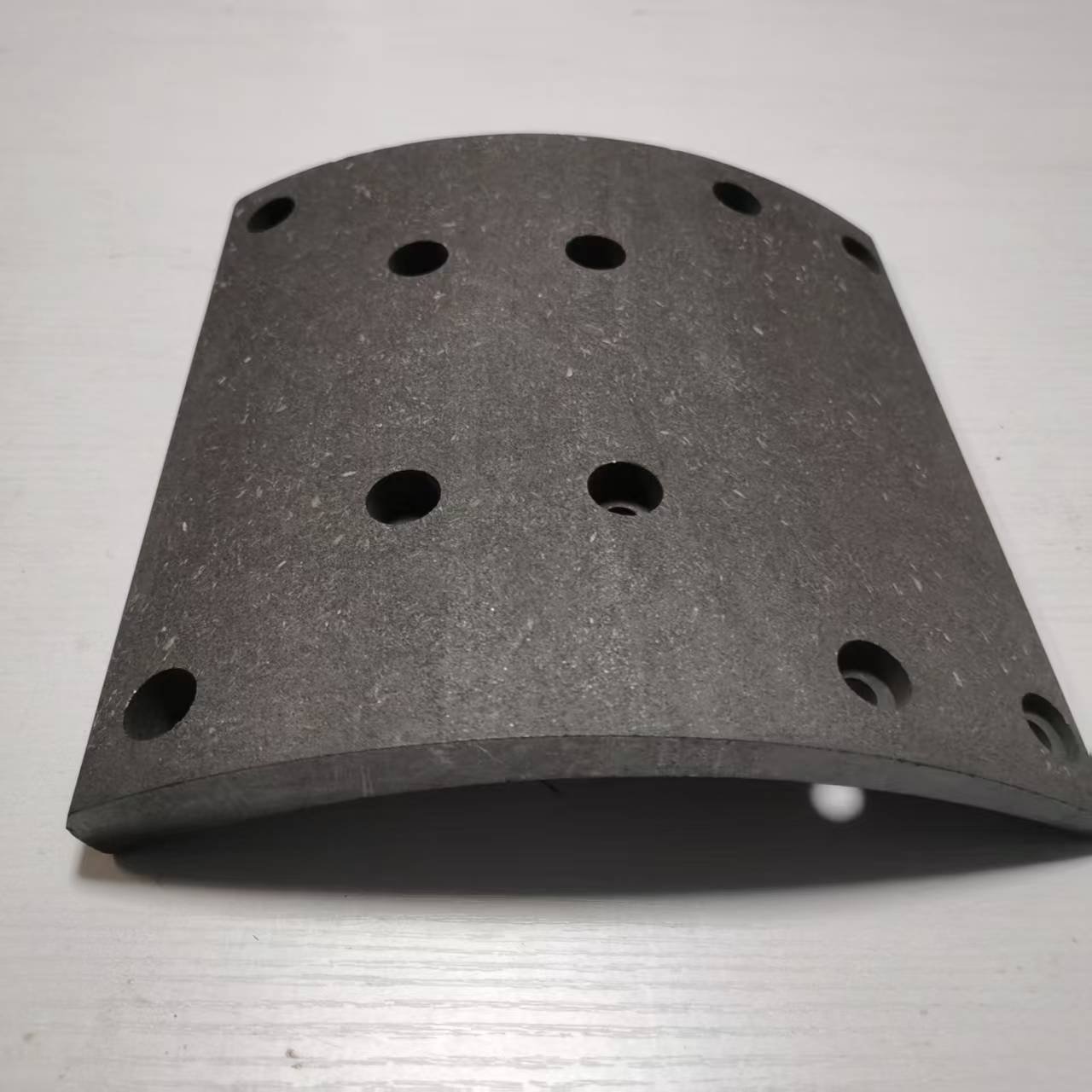 High Quality DZ9112340063 Truck Accessory Cheap Personalized Auto Brake Pads Reasonable Price Brake Discs Shoes New Wholesale