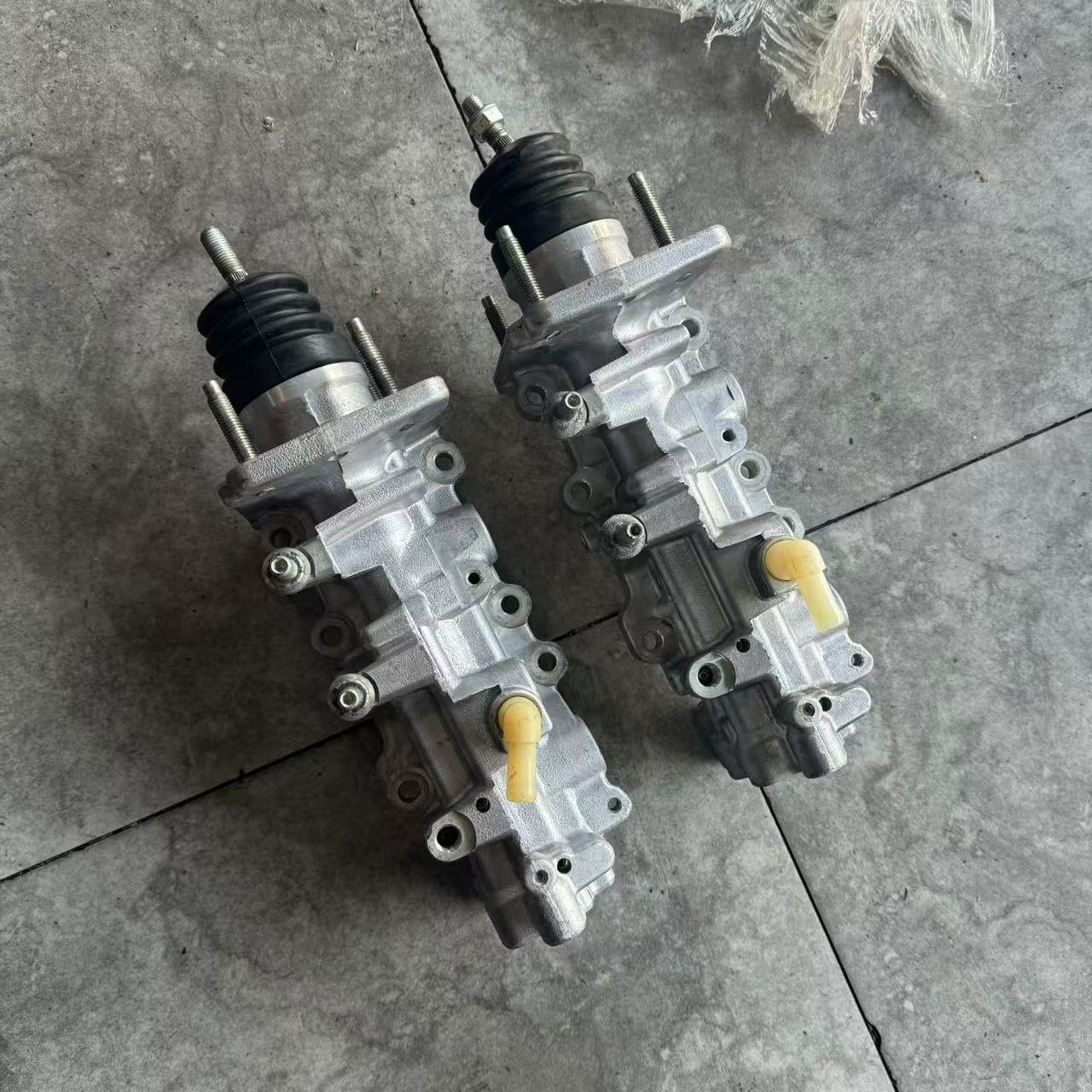 Original Used ABS Brake Master Cylinder Pump Body 47200-47040 for Toyota Land Cruiser Prado 4000 LC120 LC150 LC200 FJ