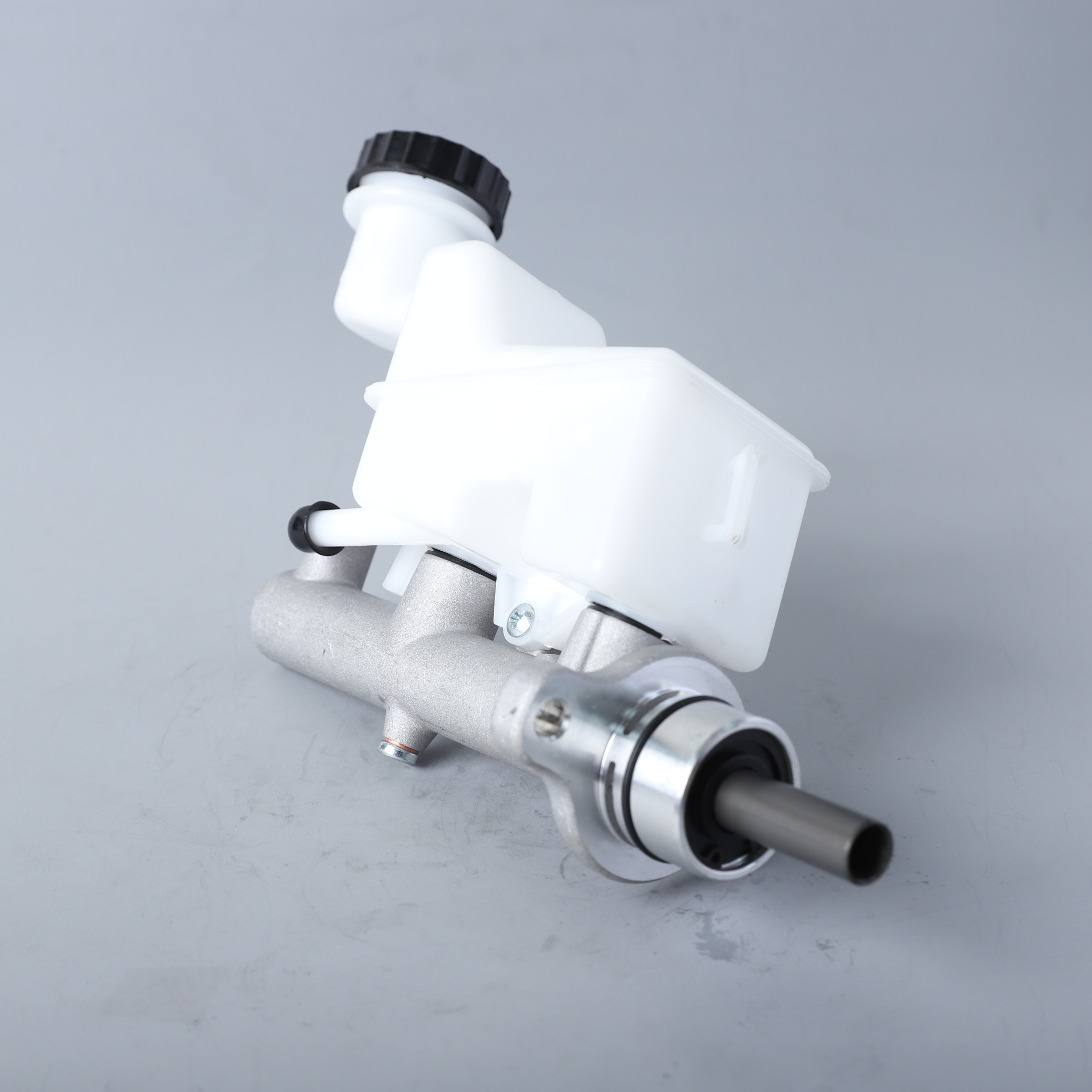 Auto Brake Parts OEM 47201-0K040 Brake Master Cylinder for Toyota Hilux Vigo Innova Fortuner 2005