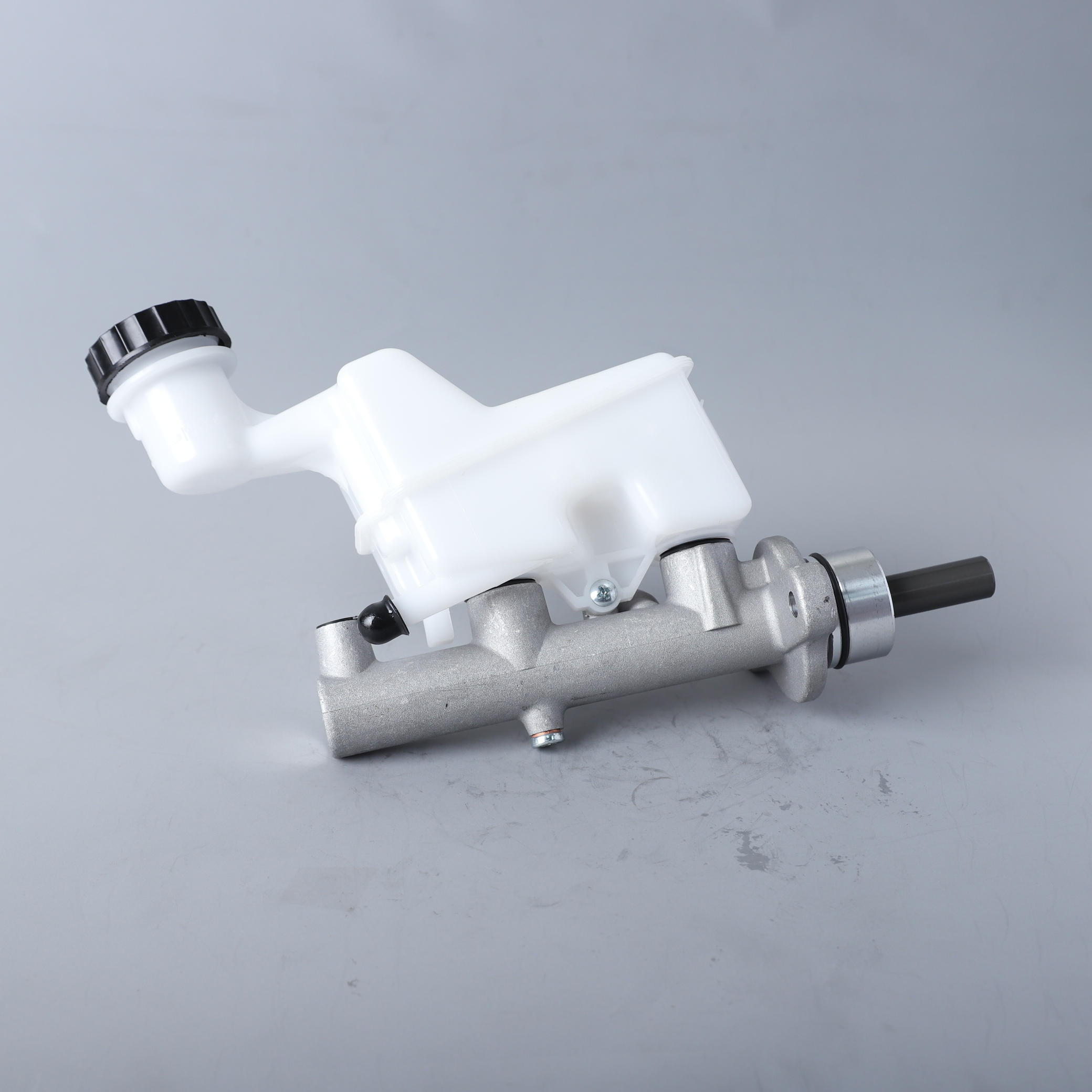 Auto Brake Parts OEM 47201-0K040 Brake Master Cylinder for Toyota Hilux Vigo Innova Fortuner 2005
