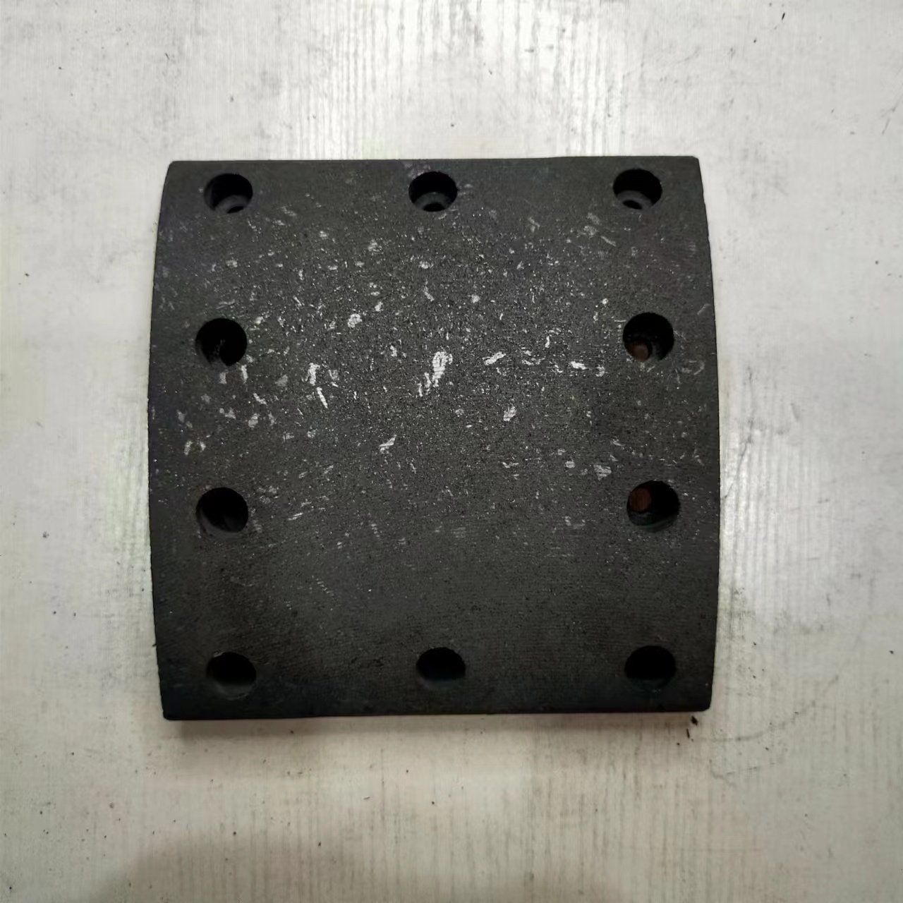 Hot Selling Factory Price Asbestos-Free Drum Brake Pads 19561 for Volvo Cars and Trucks Brake Systems