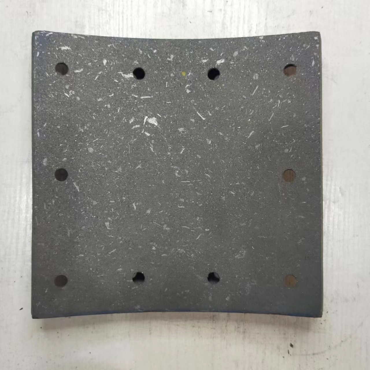 Hot Selling Factory Price Asbestos-Free Drum Brake Pads 19561 for Volvo Cars and Trucks Brake Systems