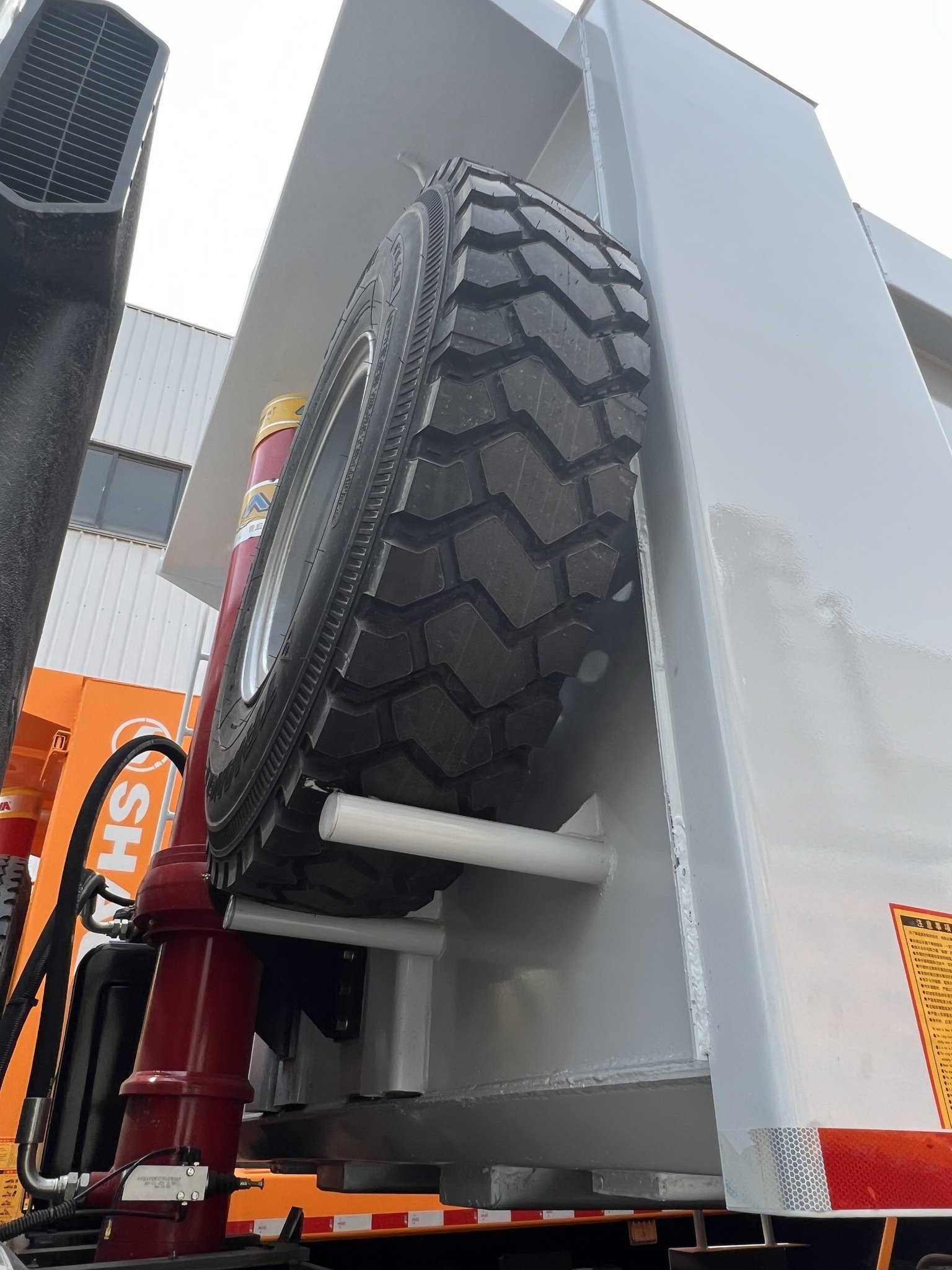 Hot Sale Brand New SINOTRUK Sino Truck HOWO 10 Wheels Truck 40ton 6x4 Dumper Tipper Dump Trucks for Sale in Congo