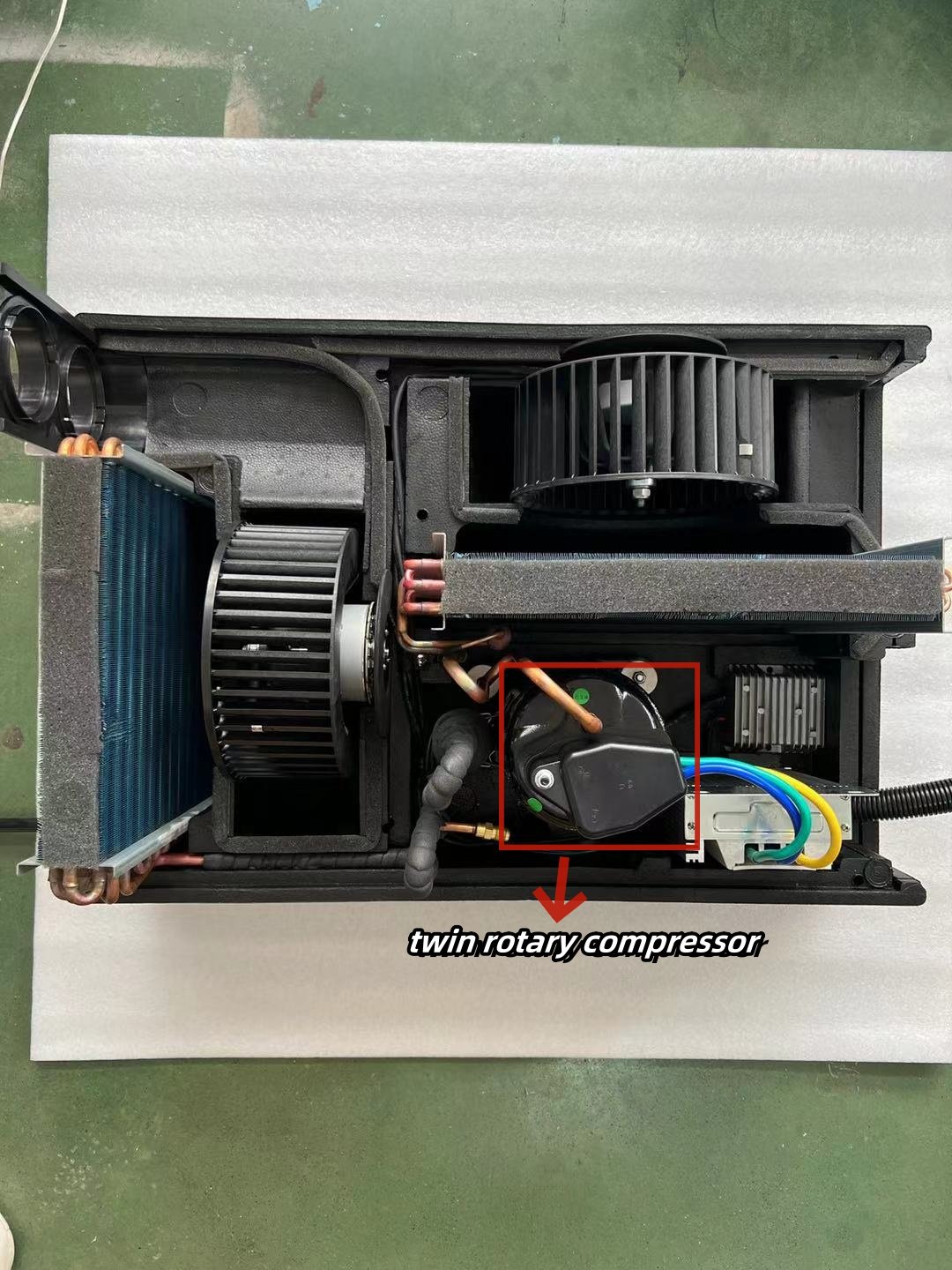 Universal 6824BTU Auto Parking Conditioner RV Air Conditioning Systems Compressor Cooling Bench Air Conditioner for Caravan