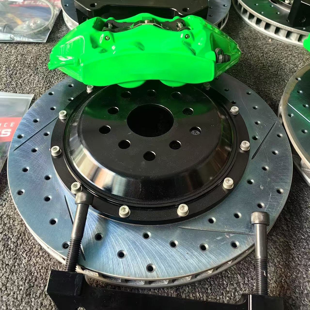 Customization Brake Systems Manufacturer Brake Kit Front Gt6 6 Piston Brake Caliper,Rear GT4 Piston Bring Drilled and Slotted.