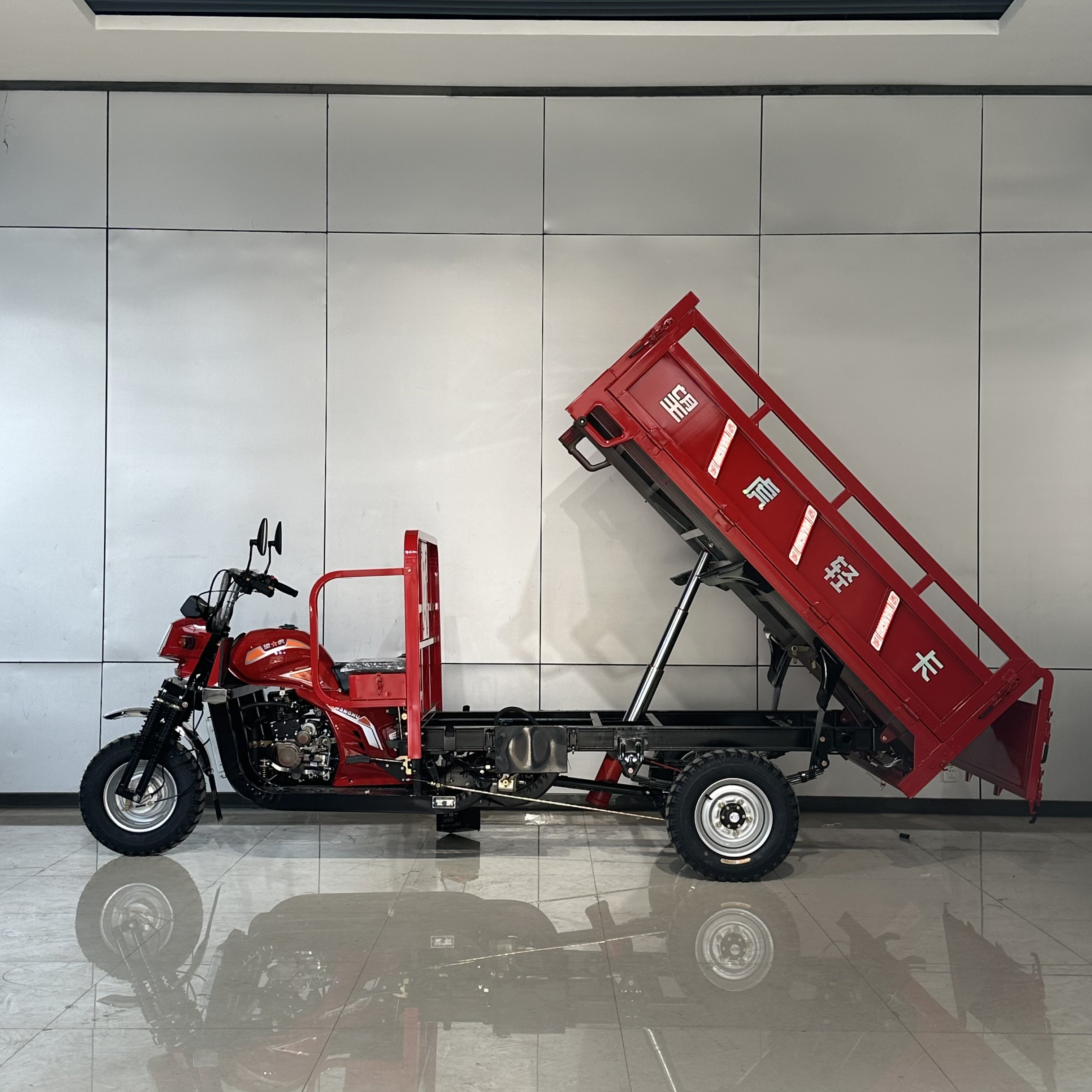 250cc Dump Cargo Motor Tricycle Load Tricycle Motorcycle 3/6/9 Wheels Hydraulic Self-unloading Tricycle for Freight
