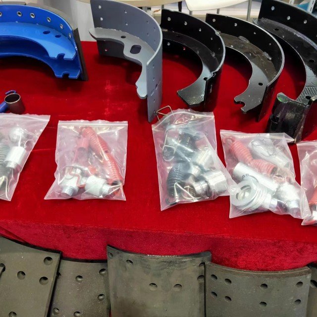 Truck Brake Pad for Aftermarket Brake Lining Set 4515 Friction Materials Brake Lining Kit