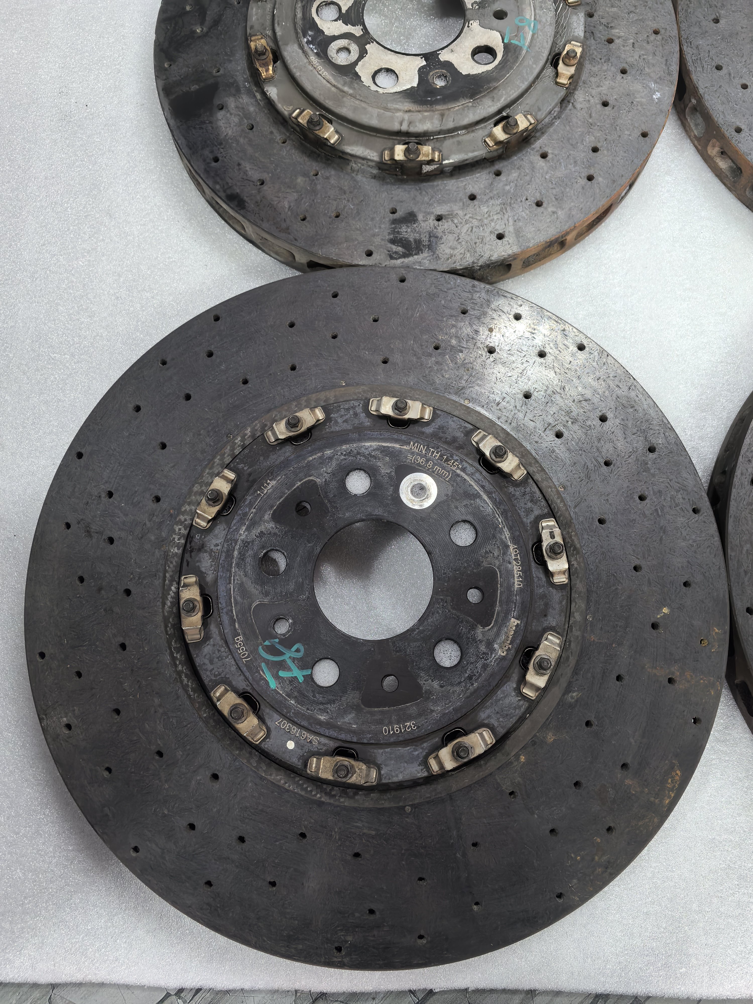 Original Used Tributo Carbon Ceramic Rear Brake Disk Rotor for Ferrari 488 F8 OEM 319166 321910