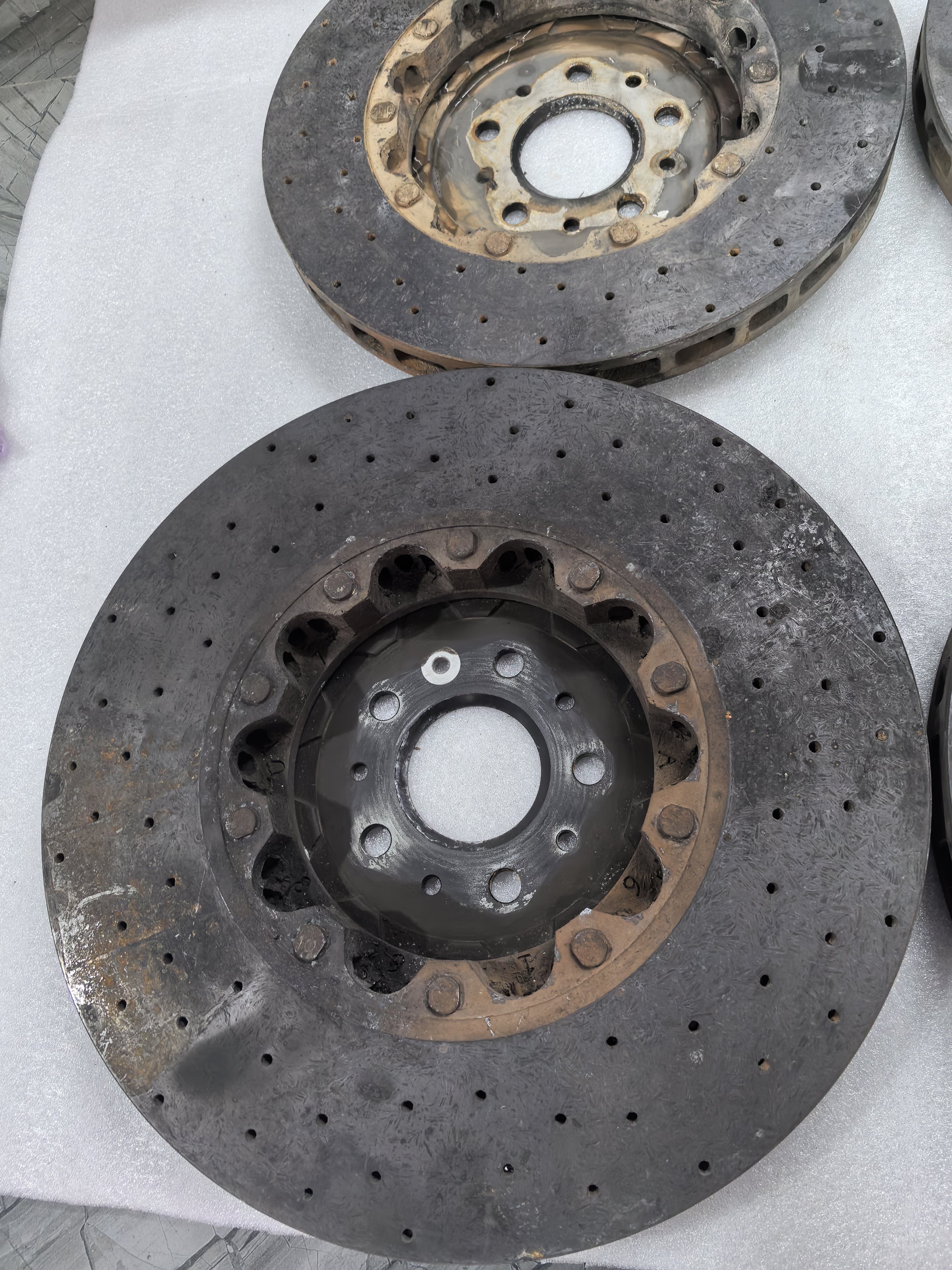 Original Used Tributo Carbon Ceramic Rear Brake Disk Rotor for Ferrari 488 F8 OEM 319166 321910