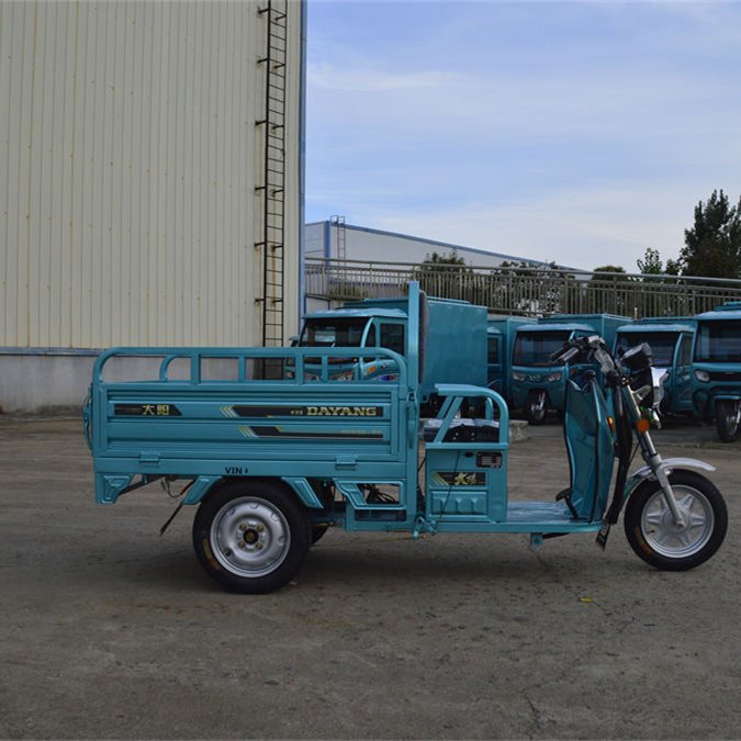 Low Price Electric Tricycle With Self -discharging 40km Mileage Long Range Electric Tricycle for City Use