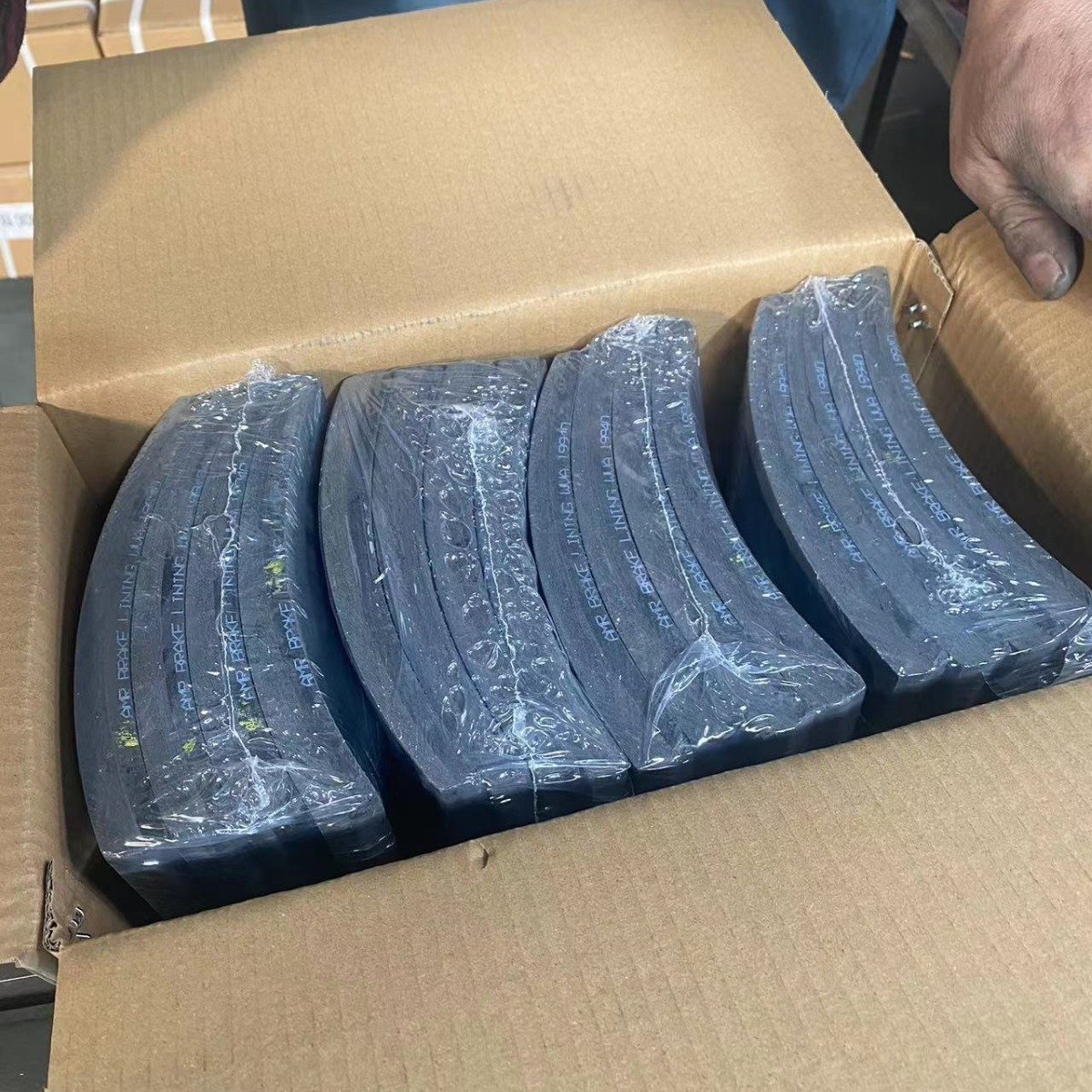 Cheap Price Heavy Duty Truck Spare Parts Front Rear Brake Pad Lining Drum Assembly Brake Shoe for SCANIA Truck OEM WVA19933