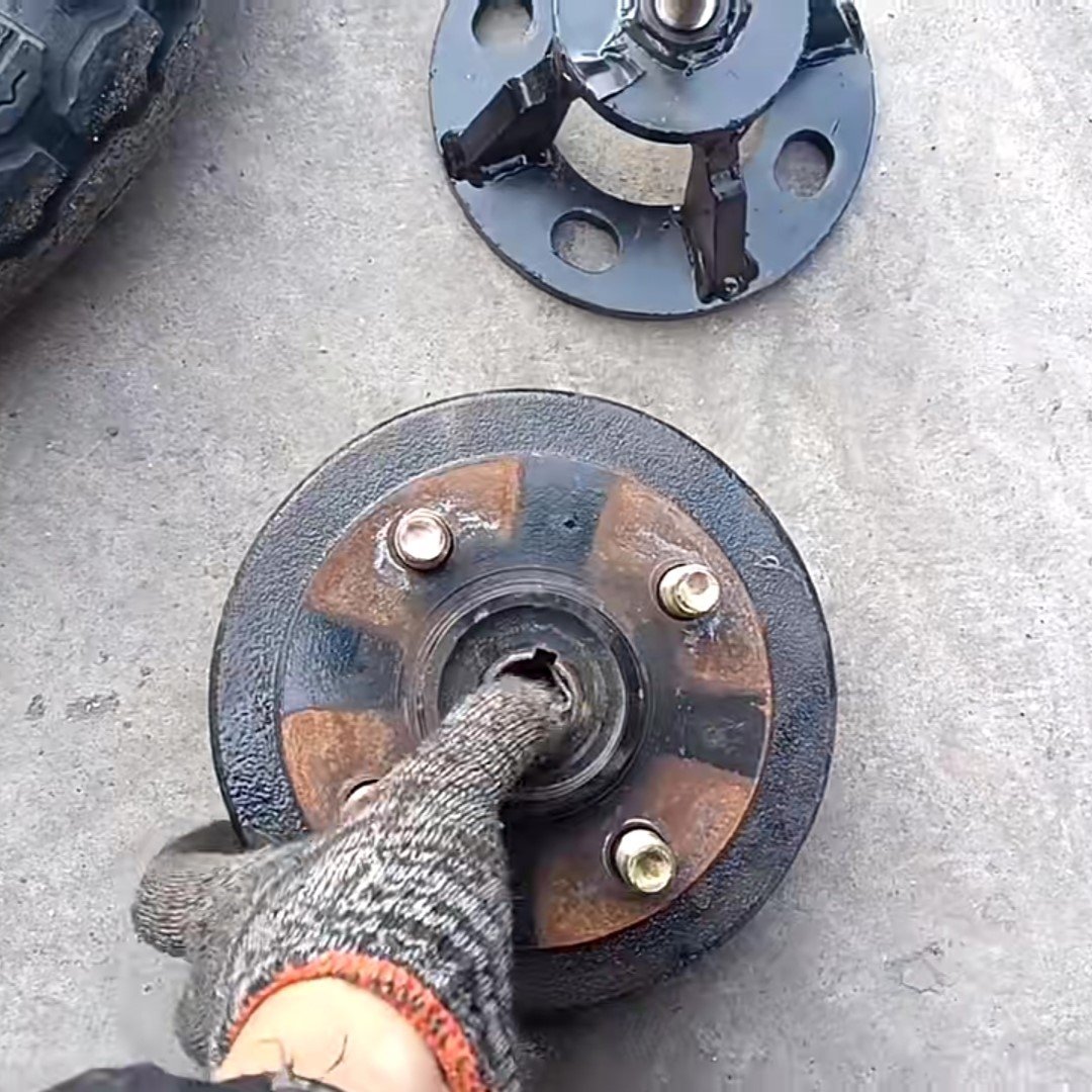 Four Holes and Five Holes Are Complete 130/160/180/200/220 Brake Drum Rear Wheel of a Tricycle Assembly Pads Press