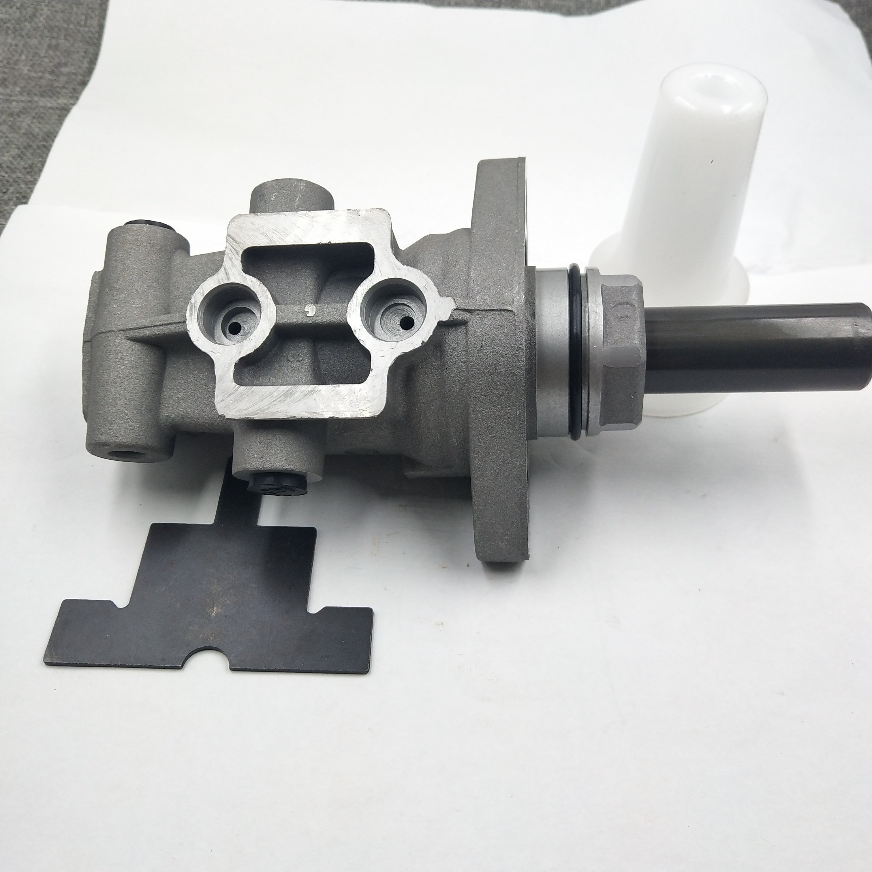 High Quality Original Auto Brake Master Cylinder 47207-26020 for toyota Hiace