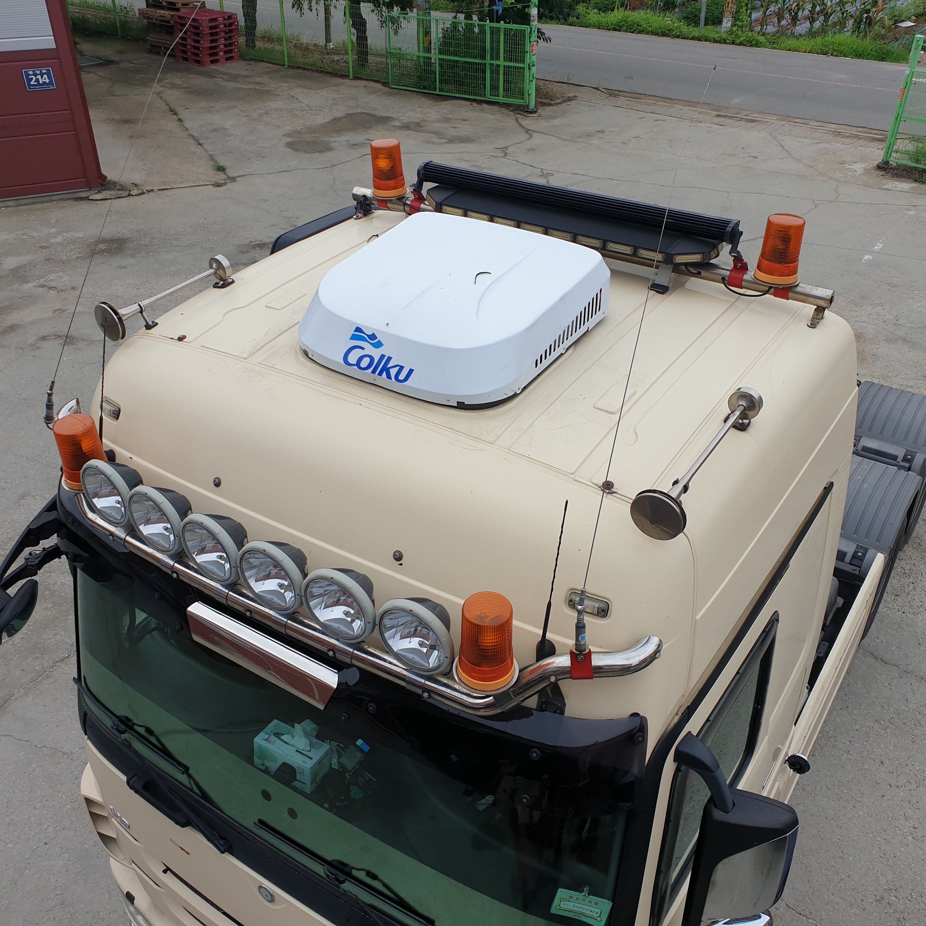Advanced Technology Automotive Ceiling Parking Air Conditioner 24V Truck Air Conditioner
