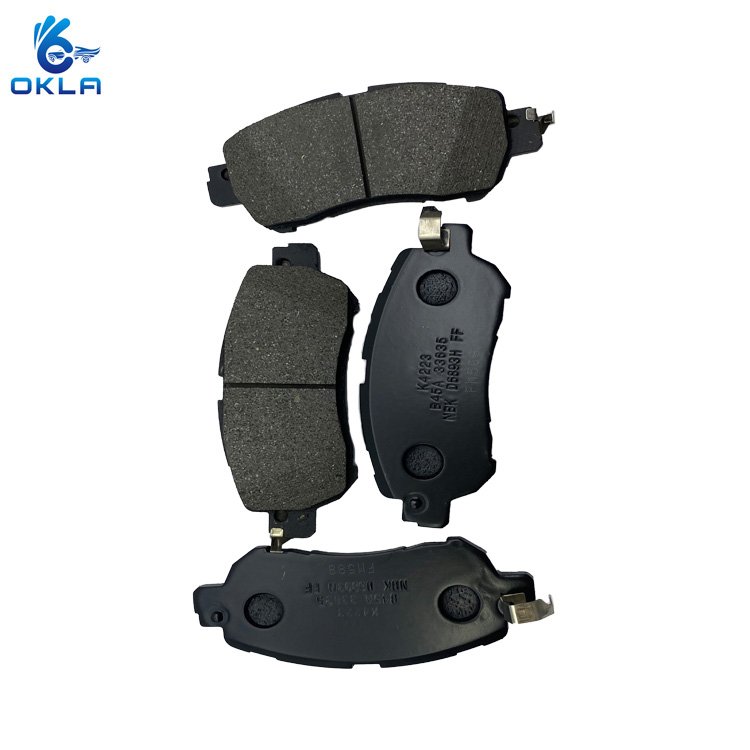 Car Brake Disc Spare Parts Ceramic Front Brake Pads Set DAY6-33-28ZA for Mazda 2 CX-3 CX-7