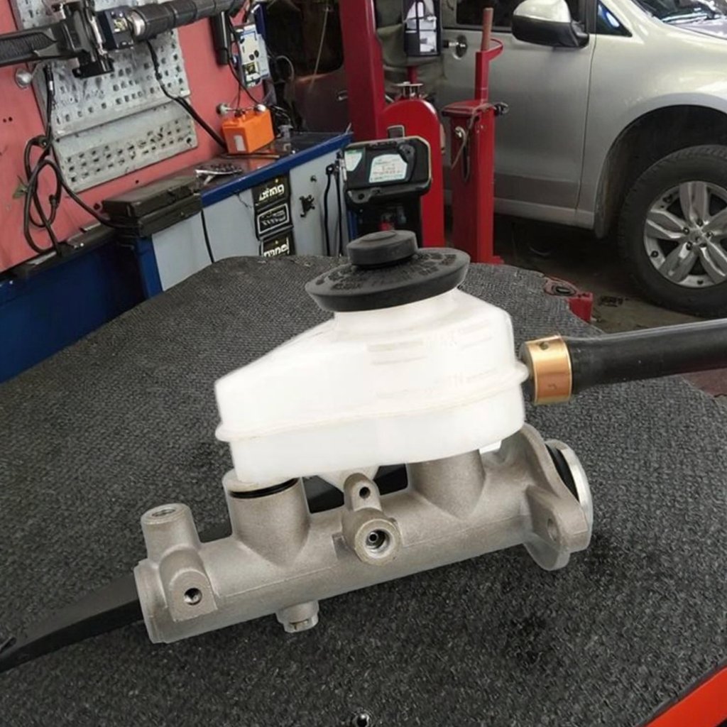 Auto Brake Master Cylinder for Hydraulic Brake System 47201-38040