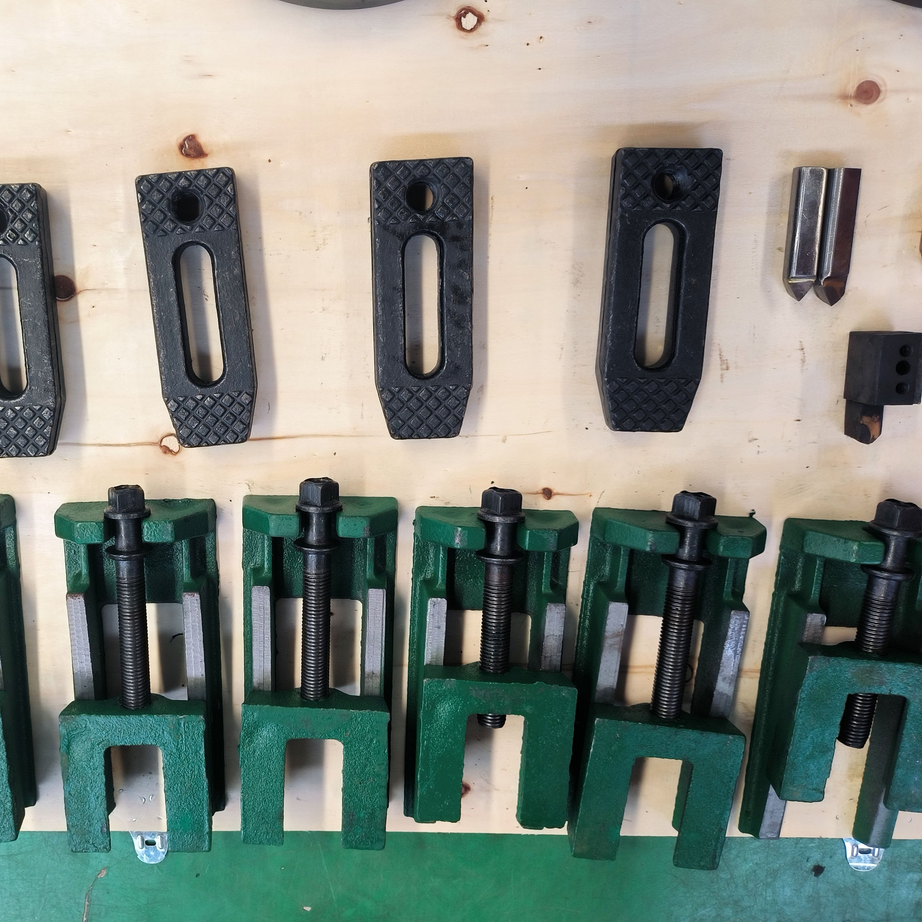 Boring Machine Cylinder Head Pipe Machine Vertical Brake Drum Cutting Lathe Machine T8018C