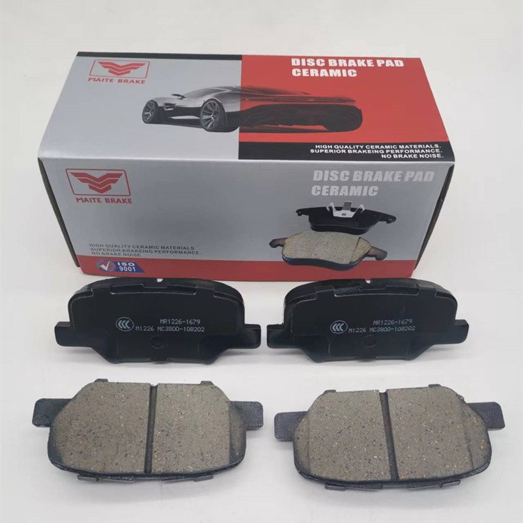 Car Brake Pads 4605B070 for MAZDA 3 (Mexico Built) MAZDA 6 and MITSUBISHI Outlander Rear Brake Pads D1679