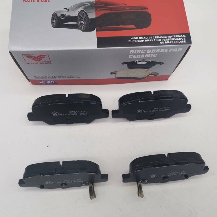 Car Brake Pads 4605B070 for MAZDA 3 (Mexico Built) MAZDA 6 and MITSUBISHI Outlander Rear Brake Pads D1679