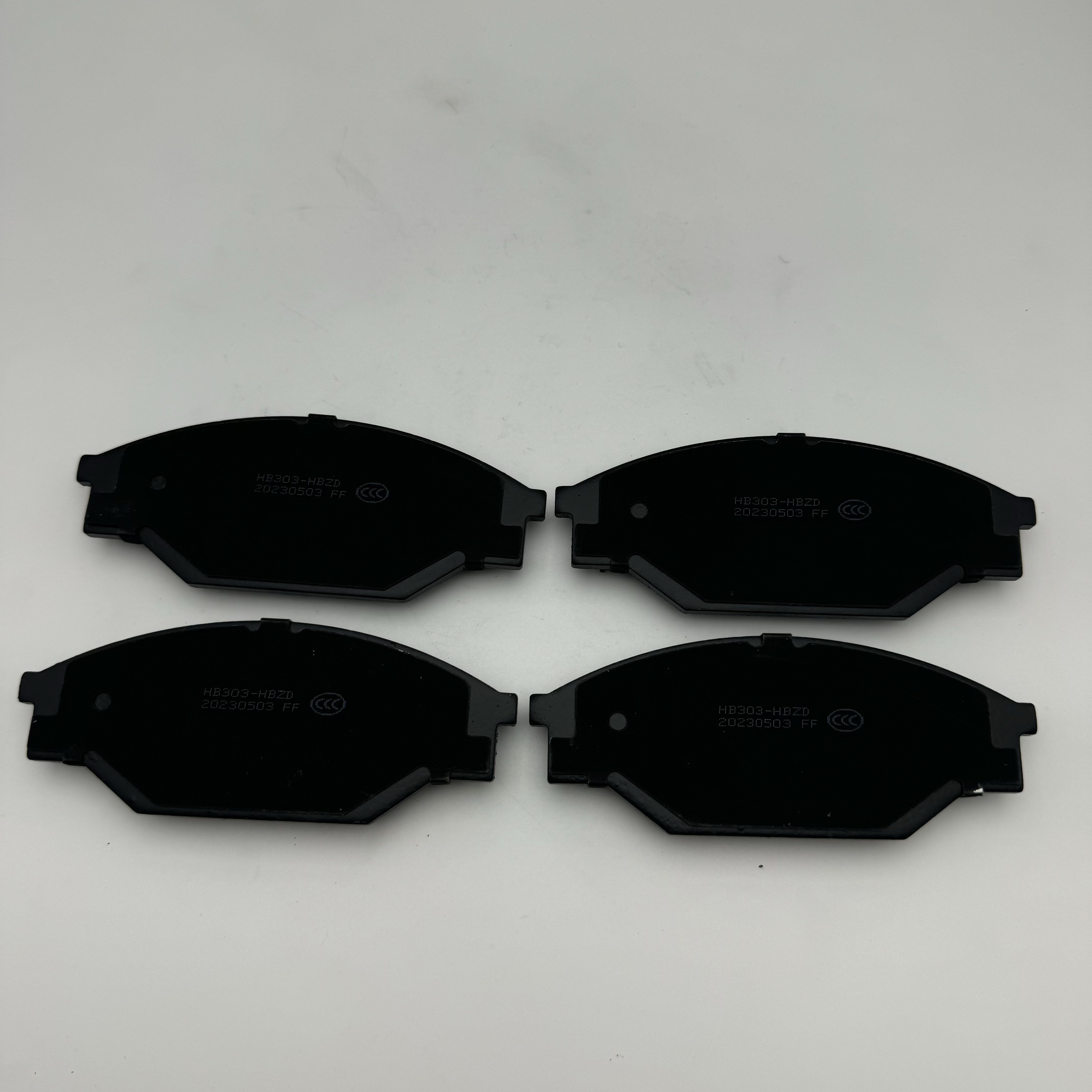 Wholesale All Japanese Series Auto Disc Brake Pad Fit for Toyota Hilux Haice Quick DeliveryD303ceramic Brake Pads Original Oem