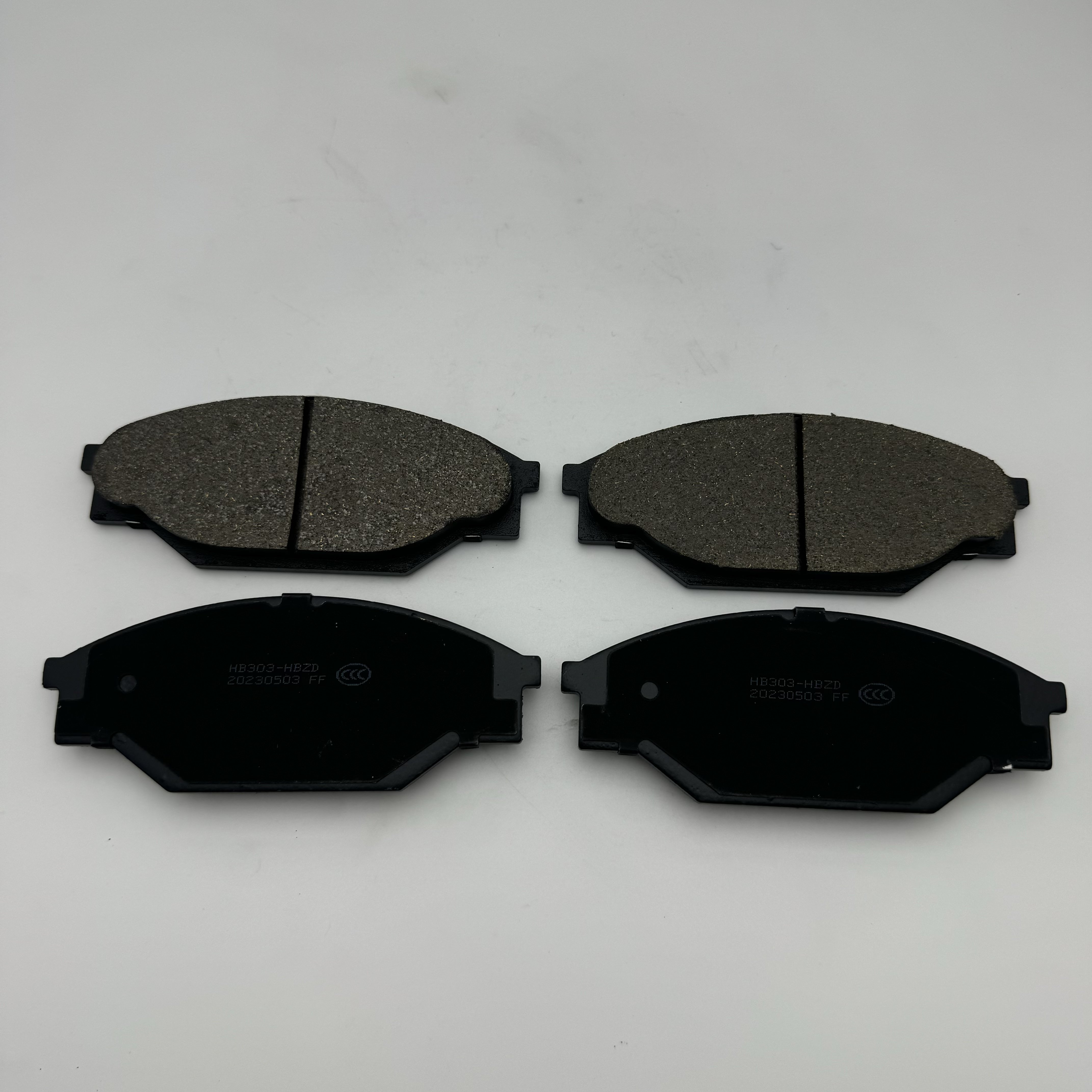 Wholesale All Japanese Series Auto Disc Brake Pad Fit for Toyota Hilux Haice Quick DeliveryD303ceramic Brake Pads Original Oem