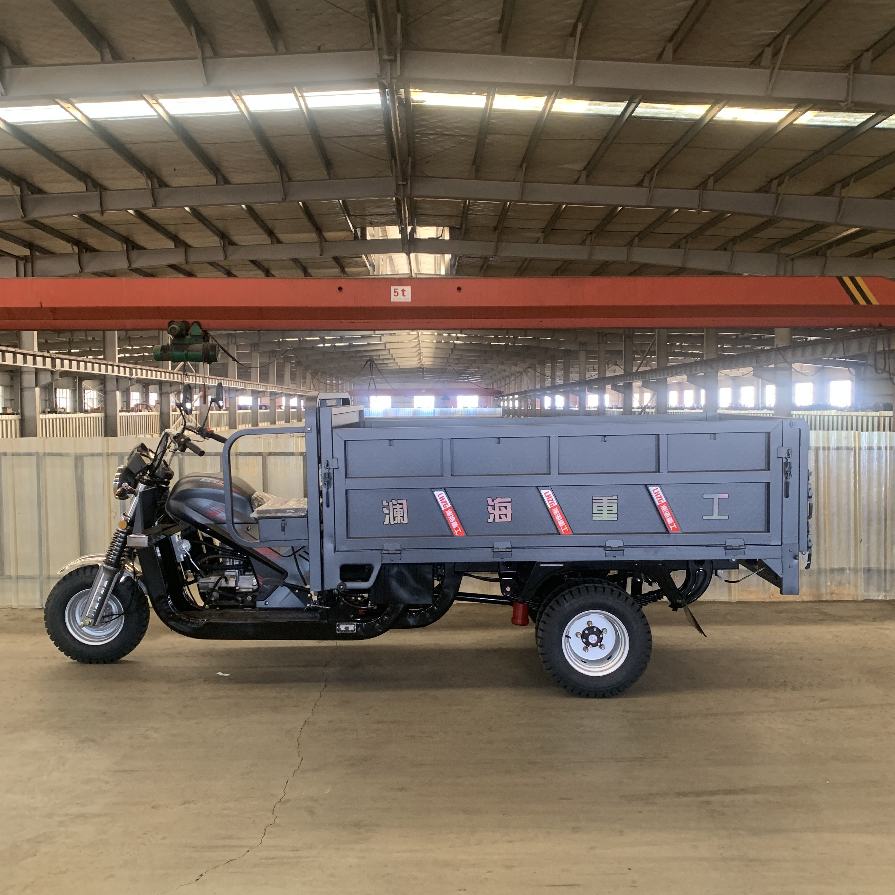 Open Body Cargo Tricycle Engine 250cc Water Cooled Gasoline Fuel Motorized Driving 5 Wheel Cargo Tricycle