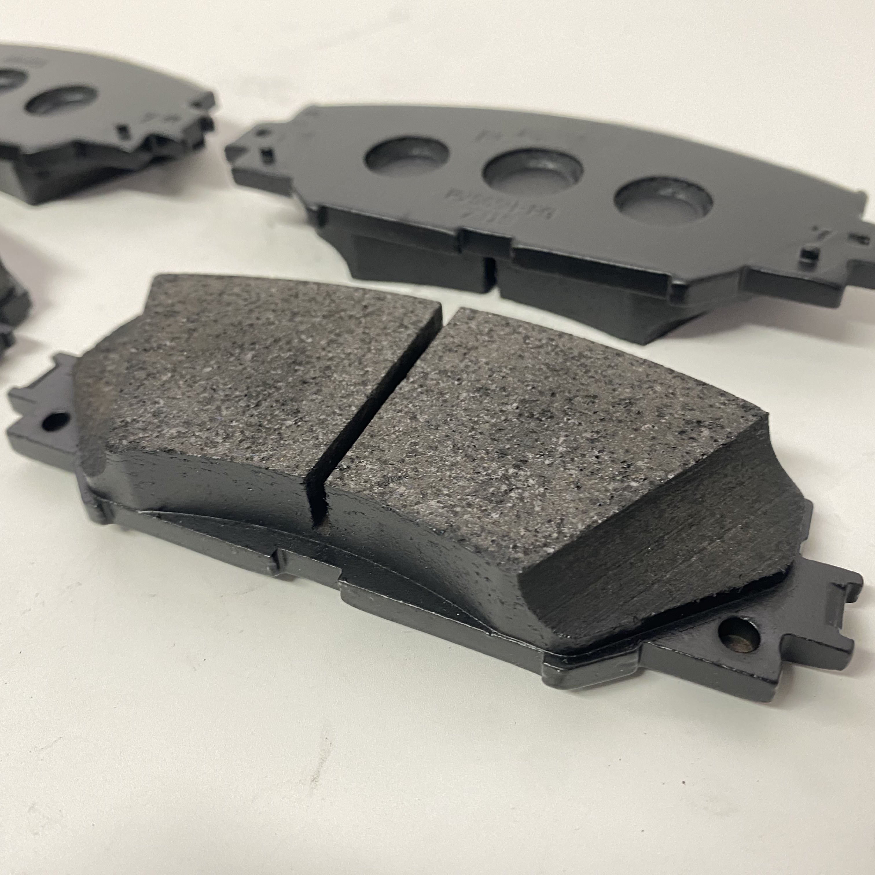 D1210 04465-42160 Front Disc Brake Pads for Toyota Prius LEXUS GS 0446542160