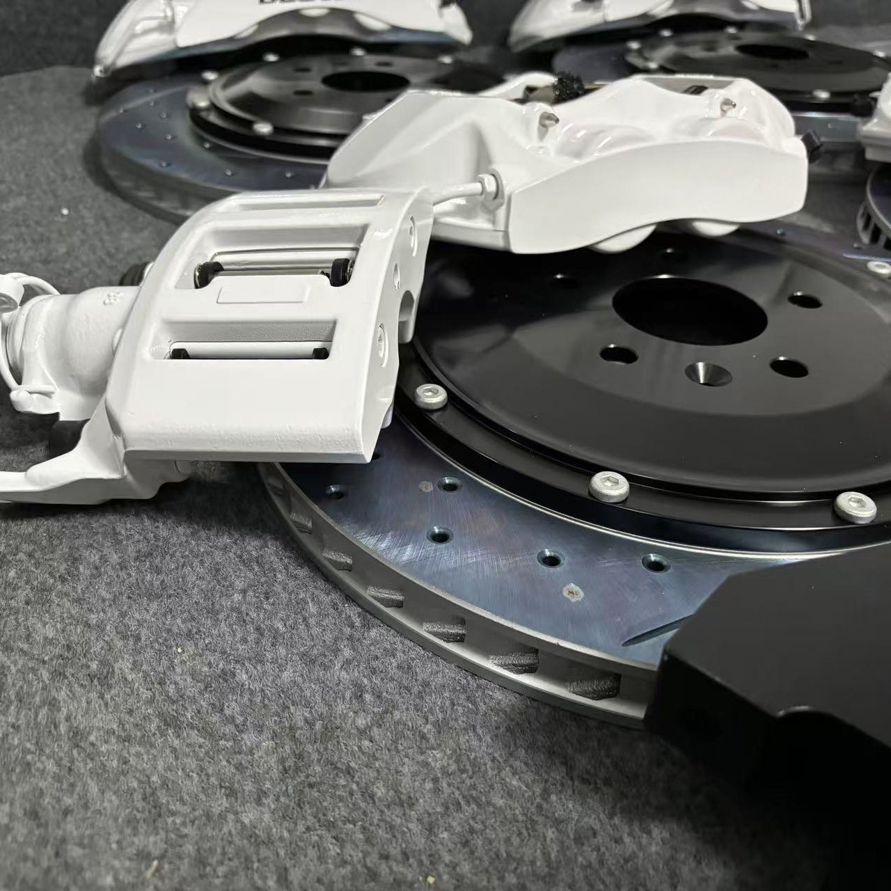 Large Brake Kit V6, 6-piston Brake Calipers, GT4, 4-piston Plus Mustang Handbrake for A45 C43 C63 E53 E63 S63 S65 G 63 GT Series