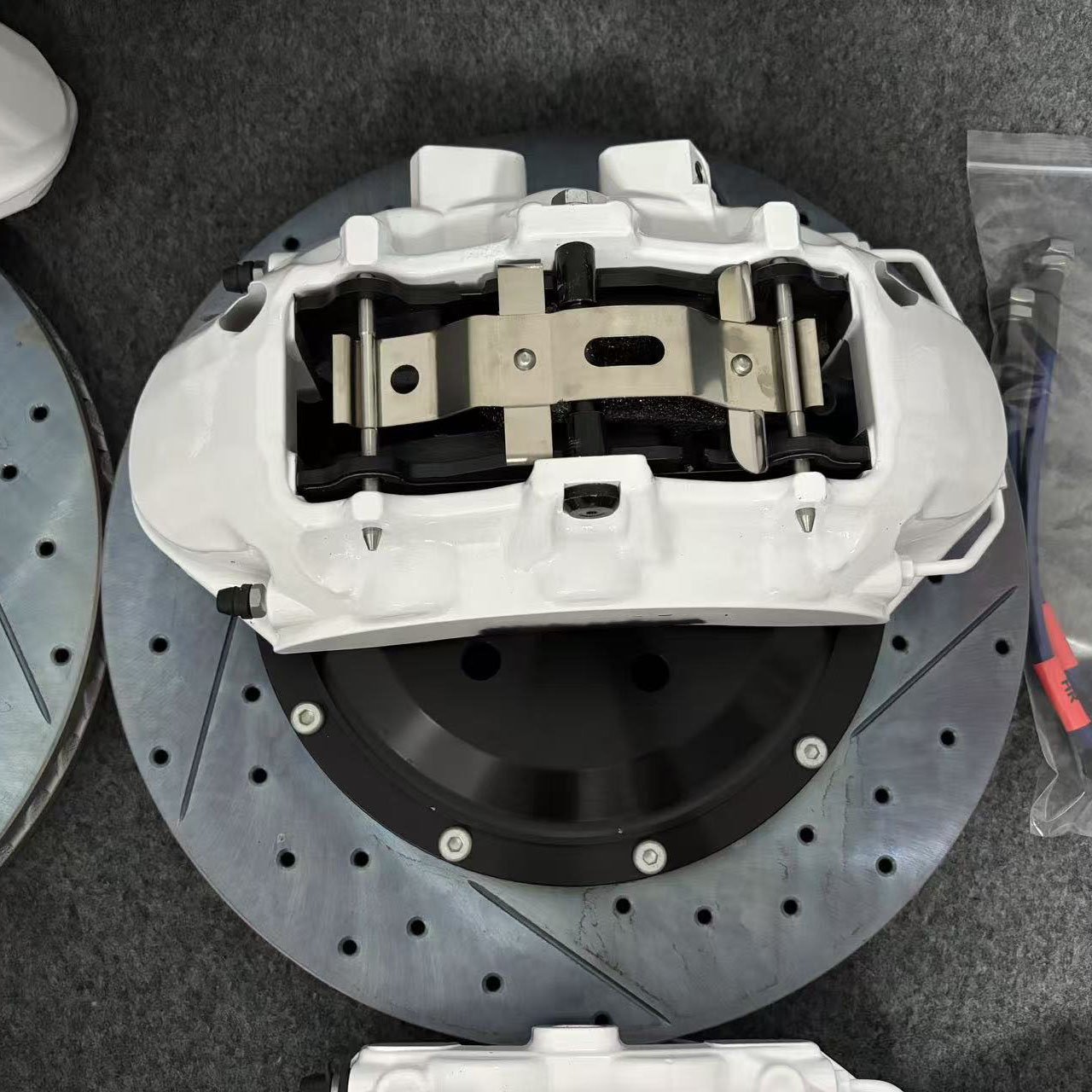 Large Brake Kit V6, 6-piston Brake Calipers, GT4, 4-piston Plus Mustang Handbrake for A45 C43 C63 E53 E63 S63 S65 G 63 GT Series