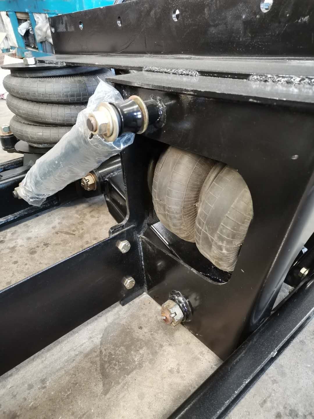 USA 8x4 Freightliner Semi Truck Air Drum Brakes 9ton Front Steerale Wheel Lift Axle for Dump Trucks With Air Bag Lift Suspension