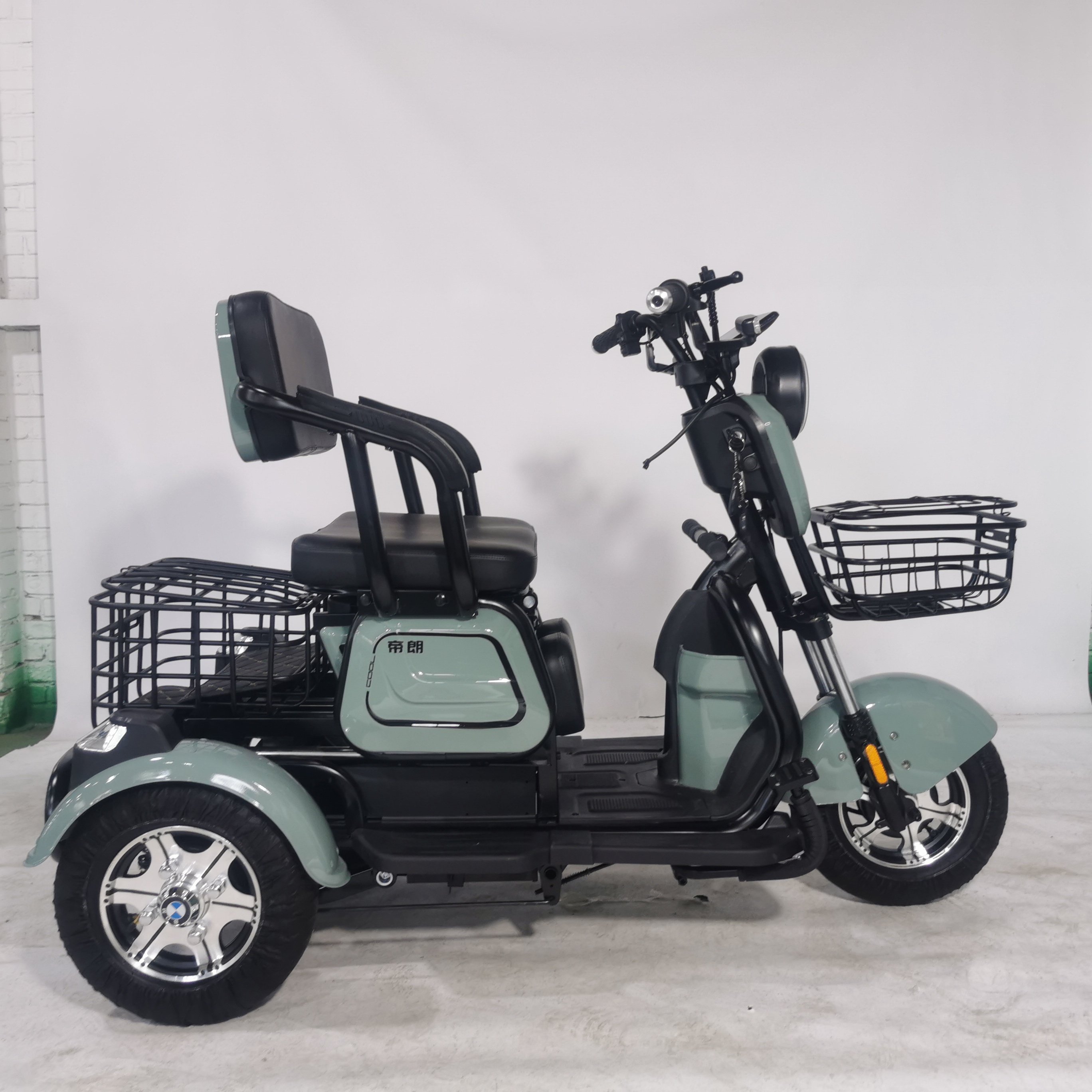 2025 Best Seller Electric Tricycles 3 Wheel Electric Scooter for Adults High Quality Factory Directly Sell