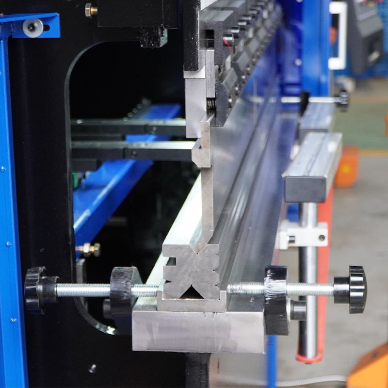 30T 1600 E21 System Price Sheet Metal Hydraulic 30 Ton Cnc Controller Hinge Forming Tool Brake Pad Heat Press Brake