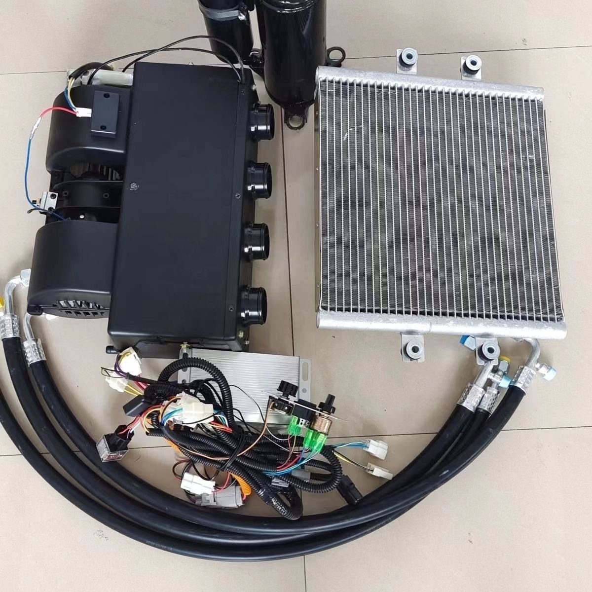 Factory Direct 12V RV AC Unit Parking Cooler Auto AC Evaporator for Truck Sleeper Cooler Car