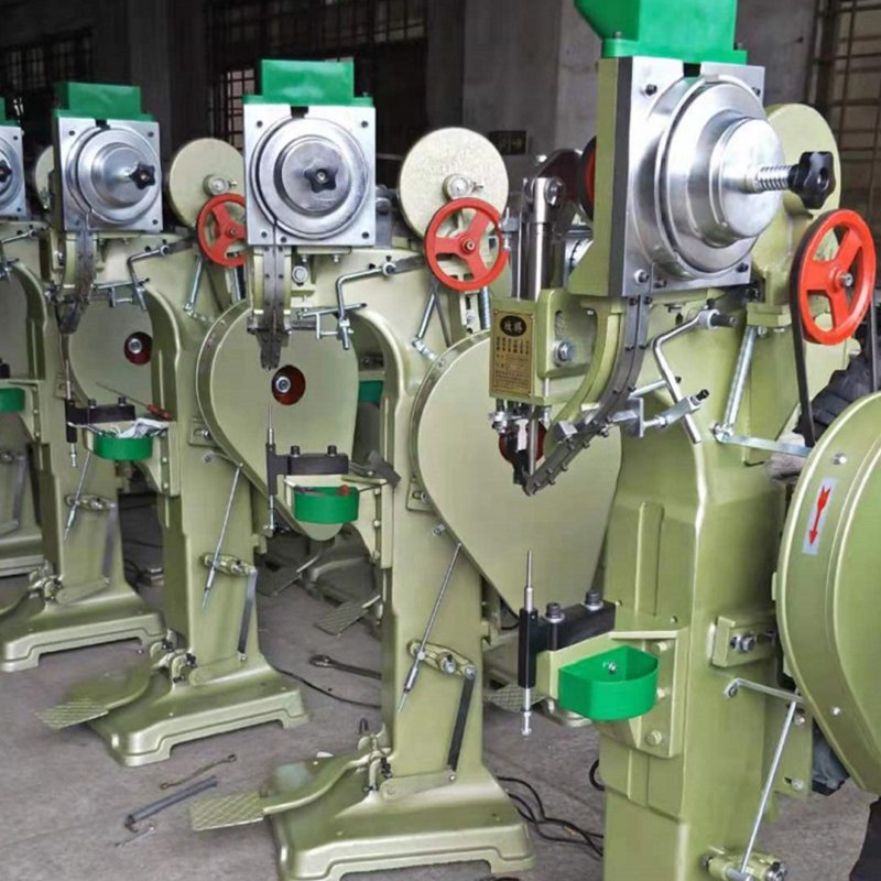 Truck Couping Clutch Heavy Clutch Riveting Machine