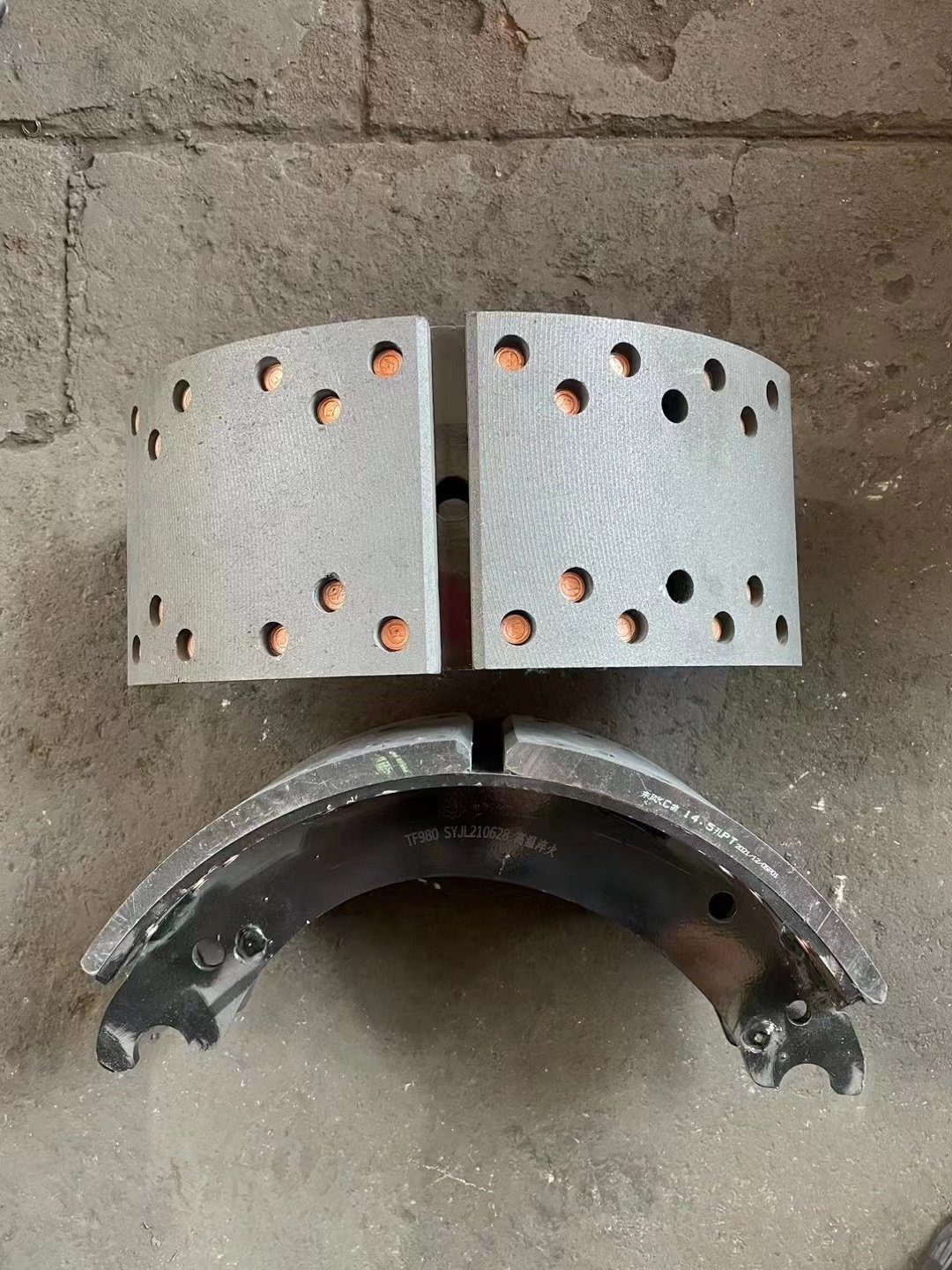 SHACMAN Truck Brake System Parts Brake Shoes DZ9112340061 HD90149340093
