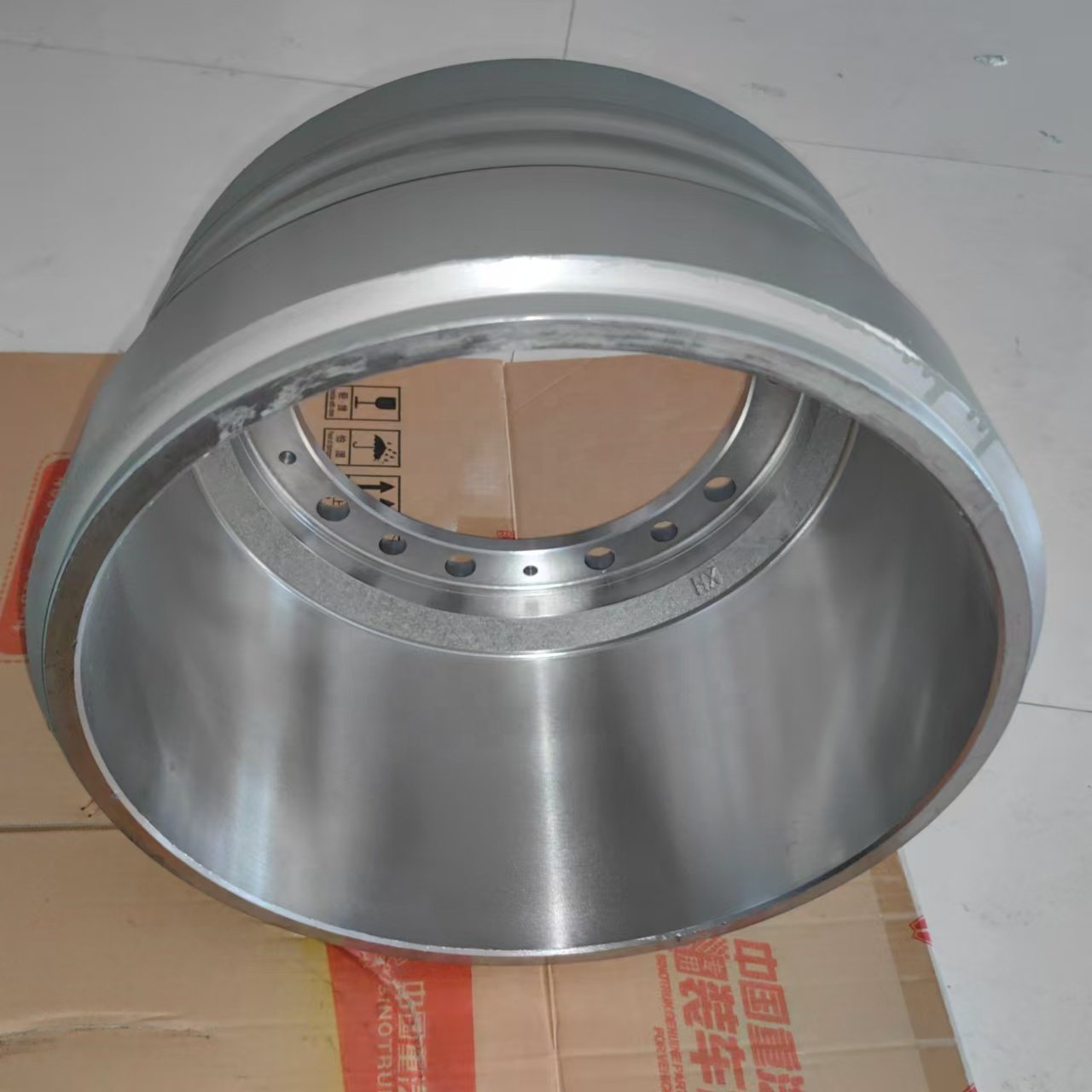 Original China National Heavy Duty Truck Group Hao Wo Sitrak C7H MCP16 Truck Rear Brake Drum 710W50110-0144 WG9761450001