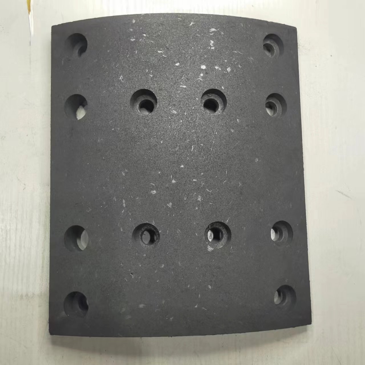 Sinotruck Howo High Quality New Rear Brake Lining WVA 9231342068 14 Holes Factory Direct Sales for Truck Brake Systems