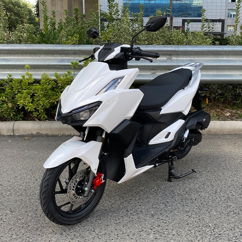 Cool Design Gasoline Motorcycle 150cc GY6 157QMJ Disk and Drum Brake Max Speed 85kmh CDI and Carburetor Fuel Scooter in Stock